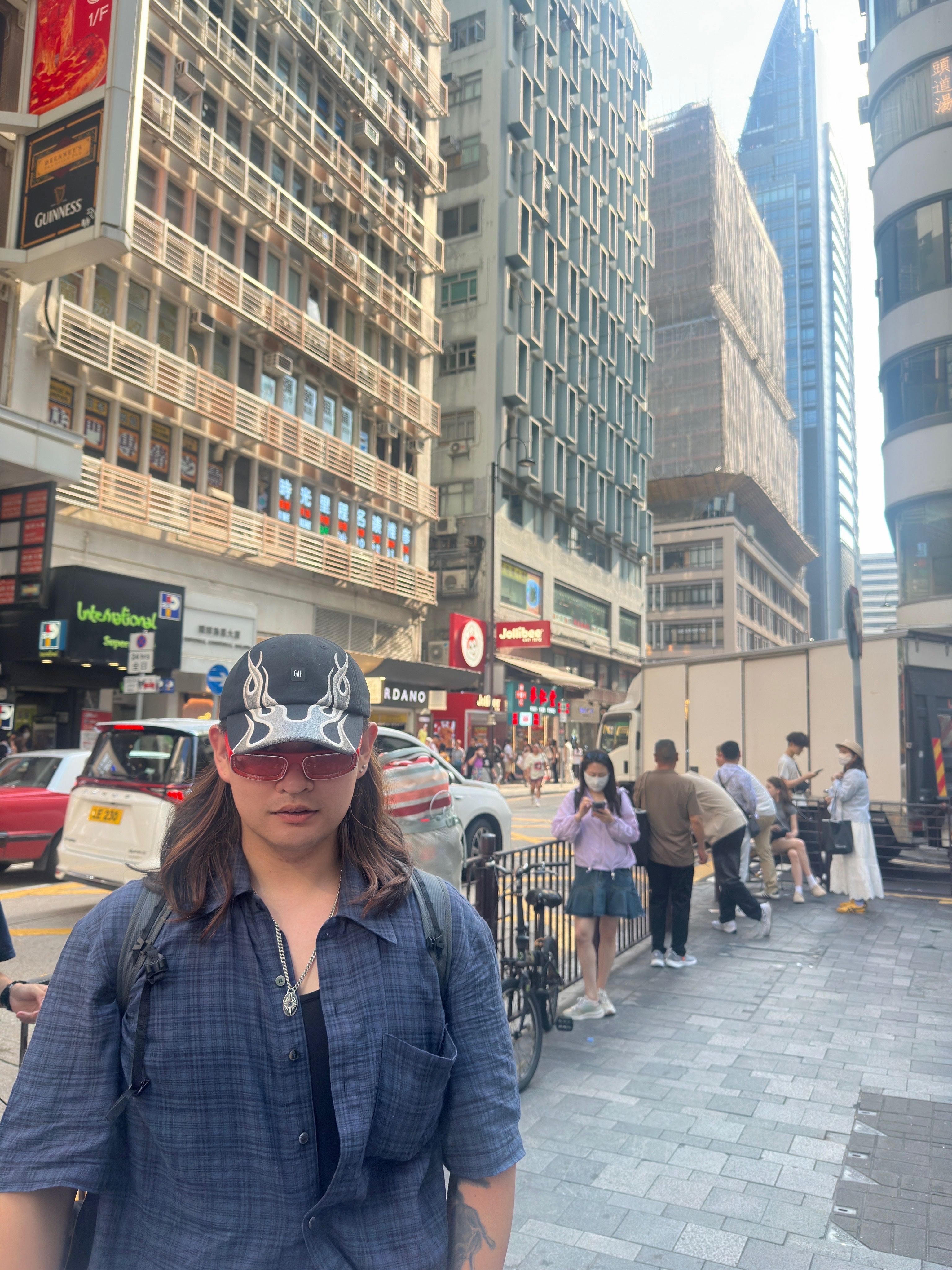 Louis Vuitton LV Super Vision Low Square Sunglasses Red 착용 스타일