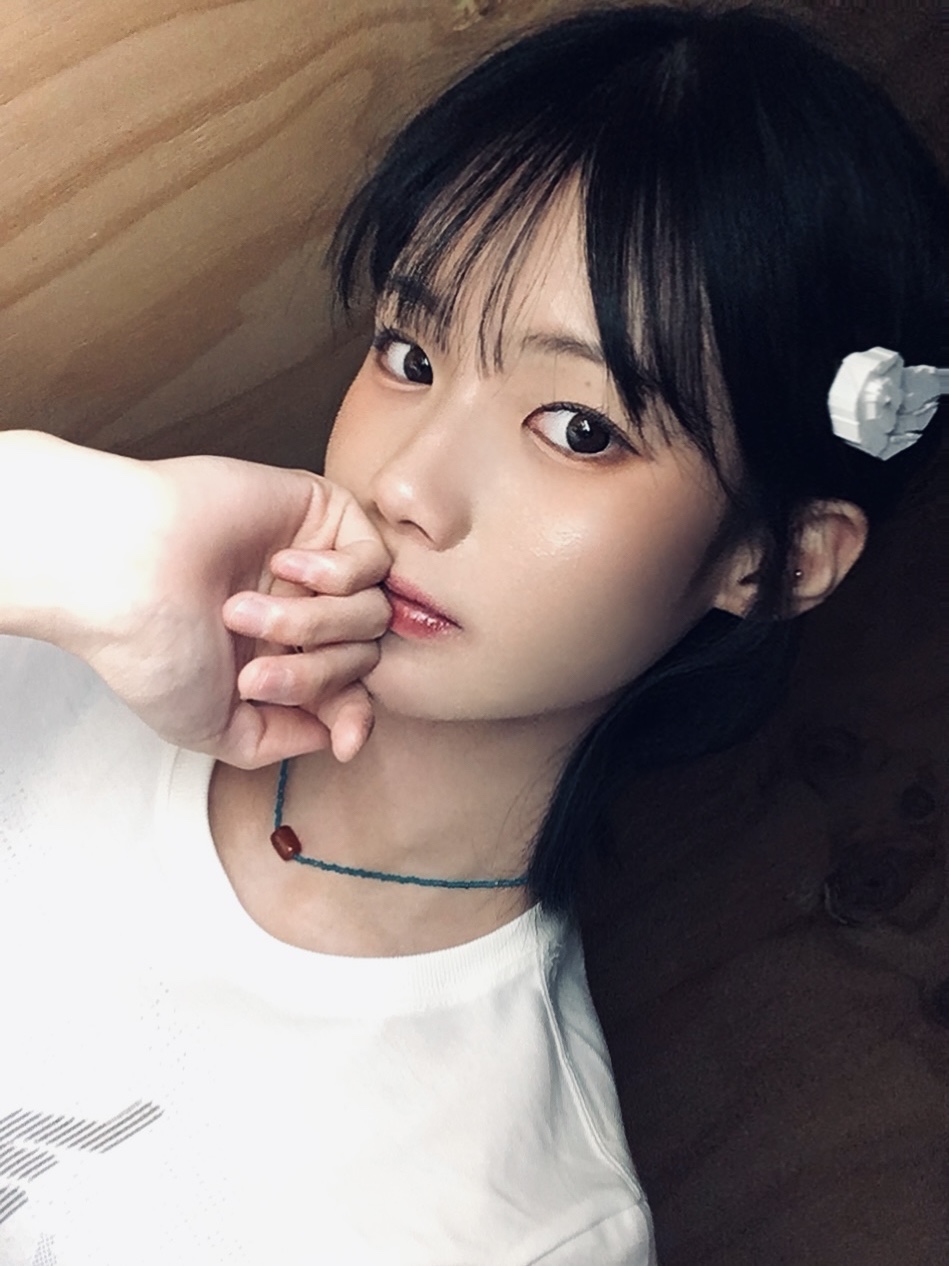 [KREAM 단독] Miuki Lumiel_00 Wing Hair Clip White 2ea/set, [KREAM 단독] Miuki Kiel Back Wing T-shirt White (Slimfit) 착용 스타일 - 2