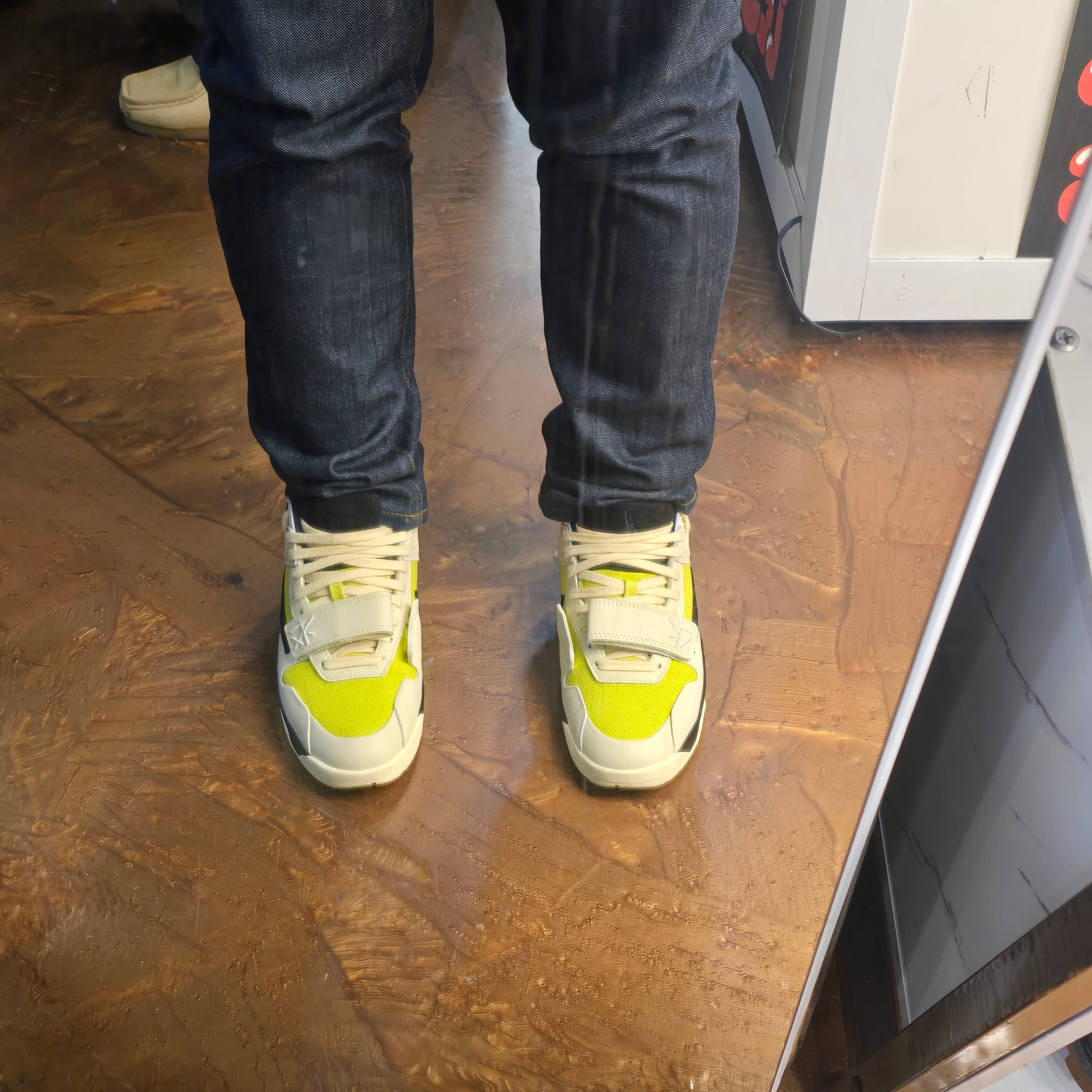 Jordan x Travis Scott Jumpman Jack TR Bright Cactus 착용 스타일 - 1