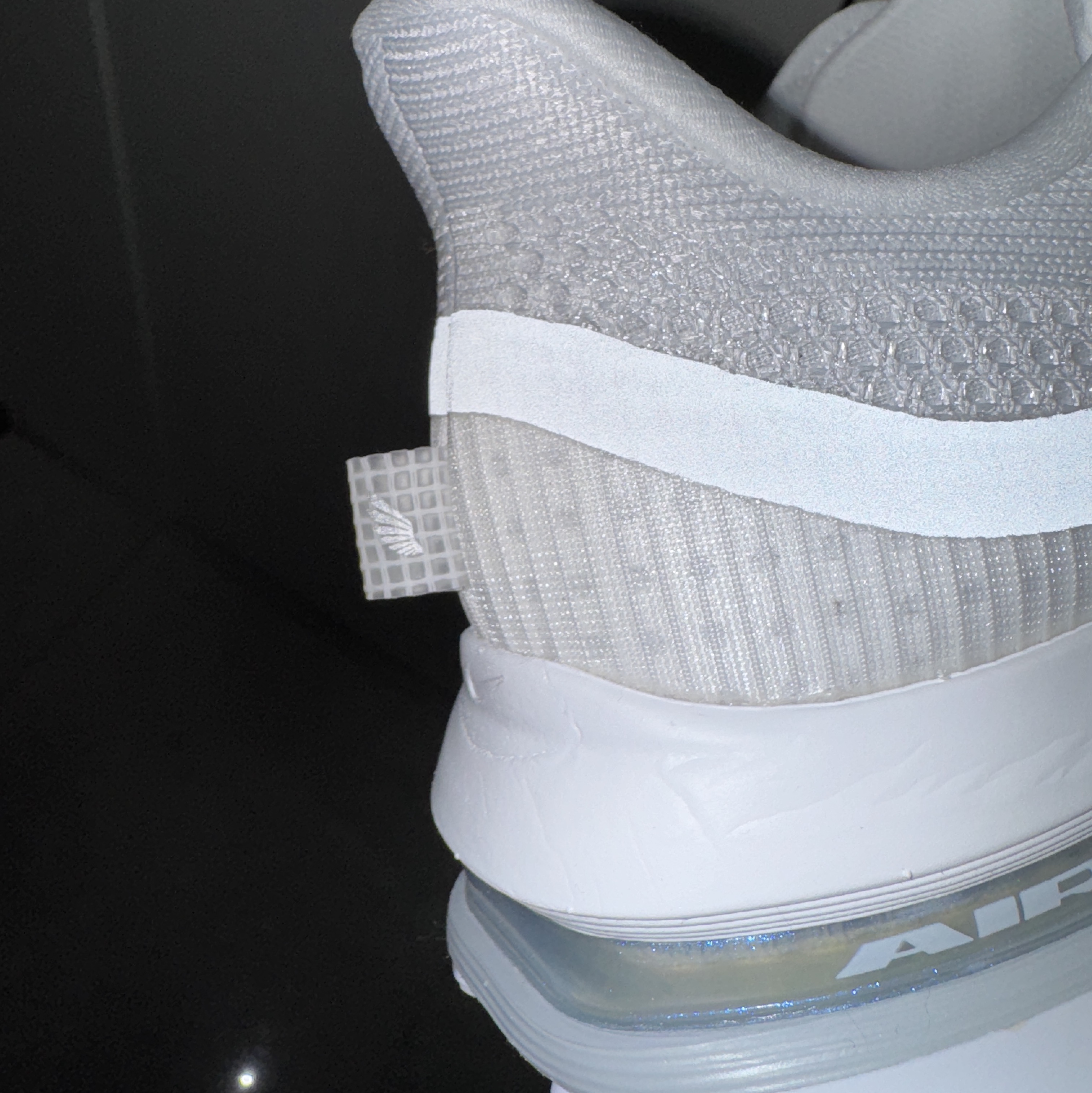 Nike Pegasus Premium White Metallic Silver 착용 스타일 - 3