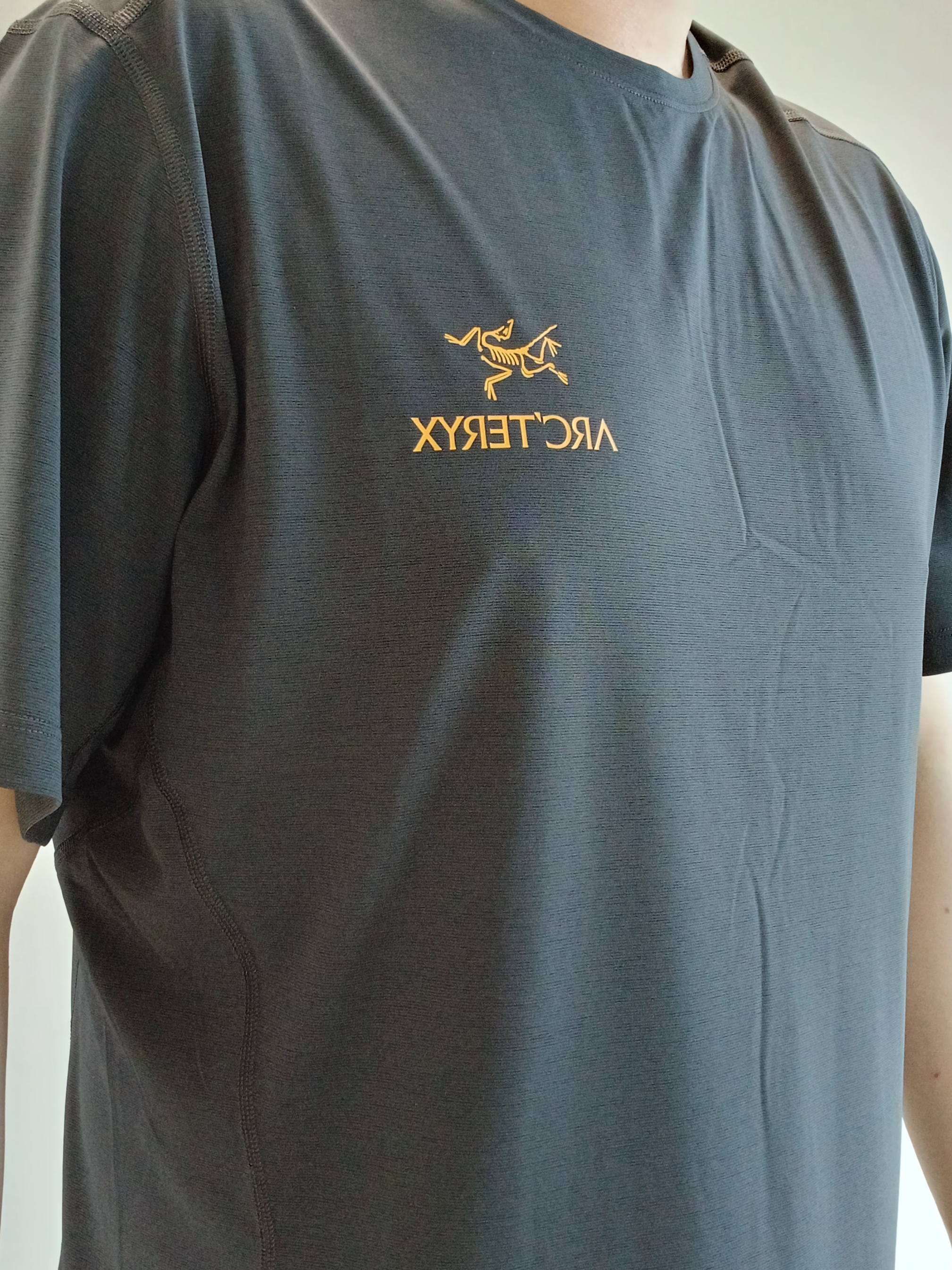 Arc'teryx Norvan LD 4 GTX Black, Arc'teryx Motus Arcword Crew SS T-Shirt Black Heather 착용 스타일 - 4