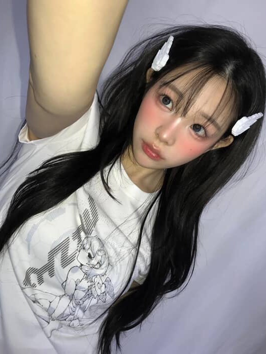 [KREAM 단독] Miuki Lumiel_00 Wing Hair Clip White 2ea/set, [KREAM 단독] Miuki Kiel Back Wing T-shirt White (Slimfit) 착용 스타일 - 1