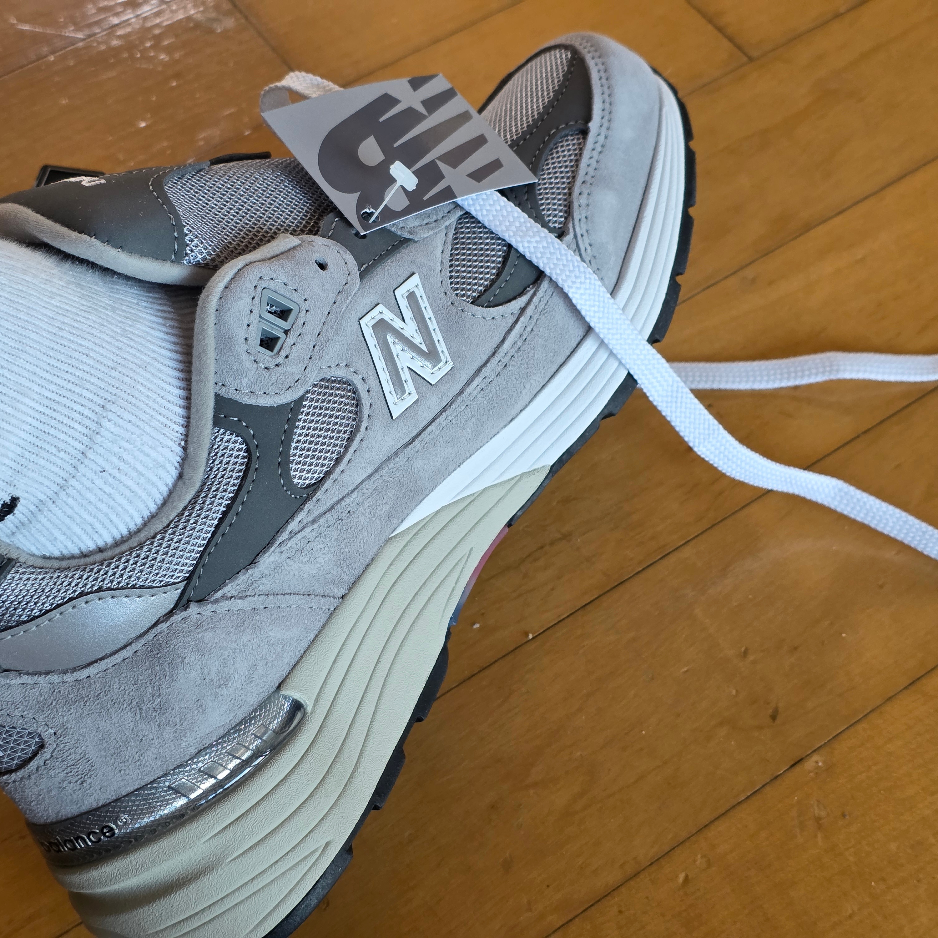 New Balance 992 Made in USA Core Grey Silver Metallic 착용 스타일 - 9