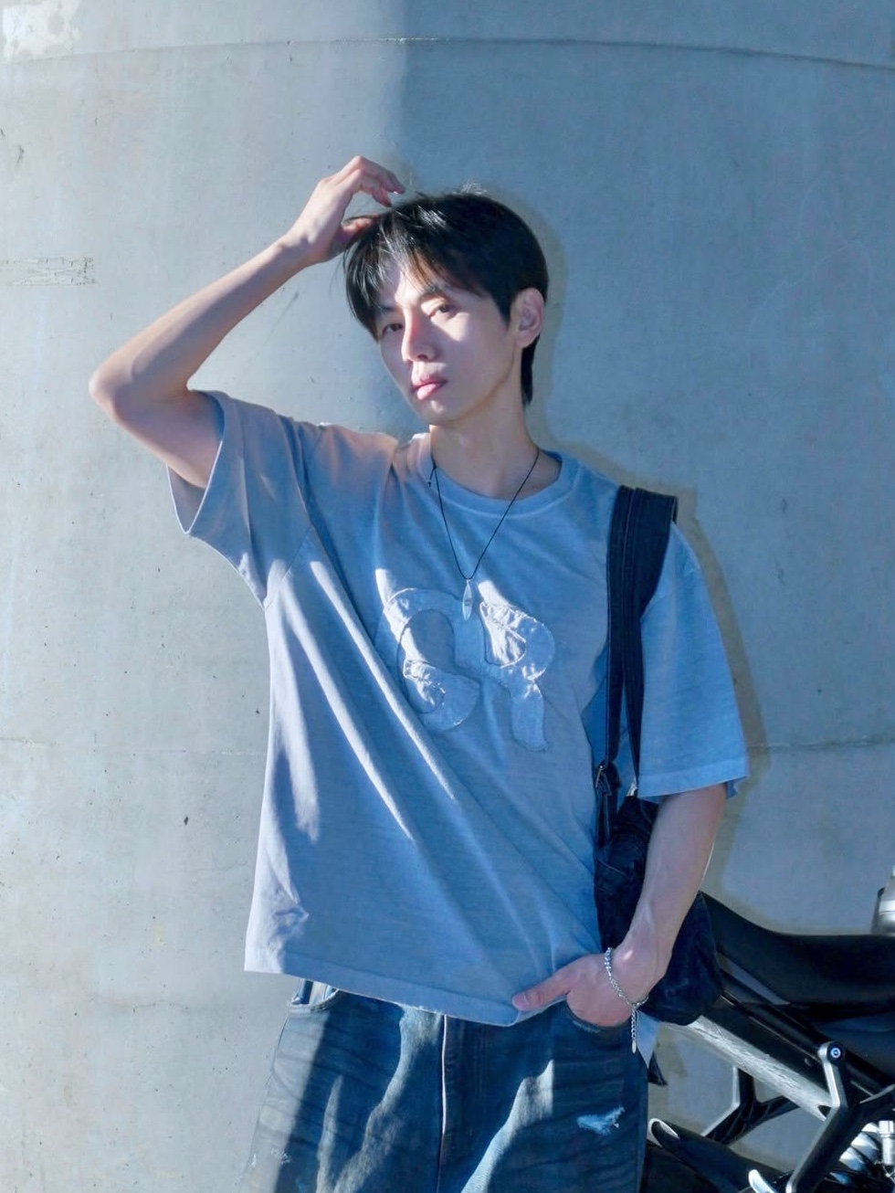 GRAILZ Gr Applique T-Shirts Grey 착용 스타일 - 4