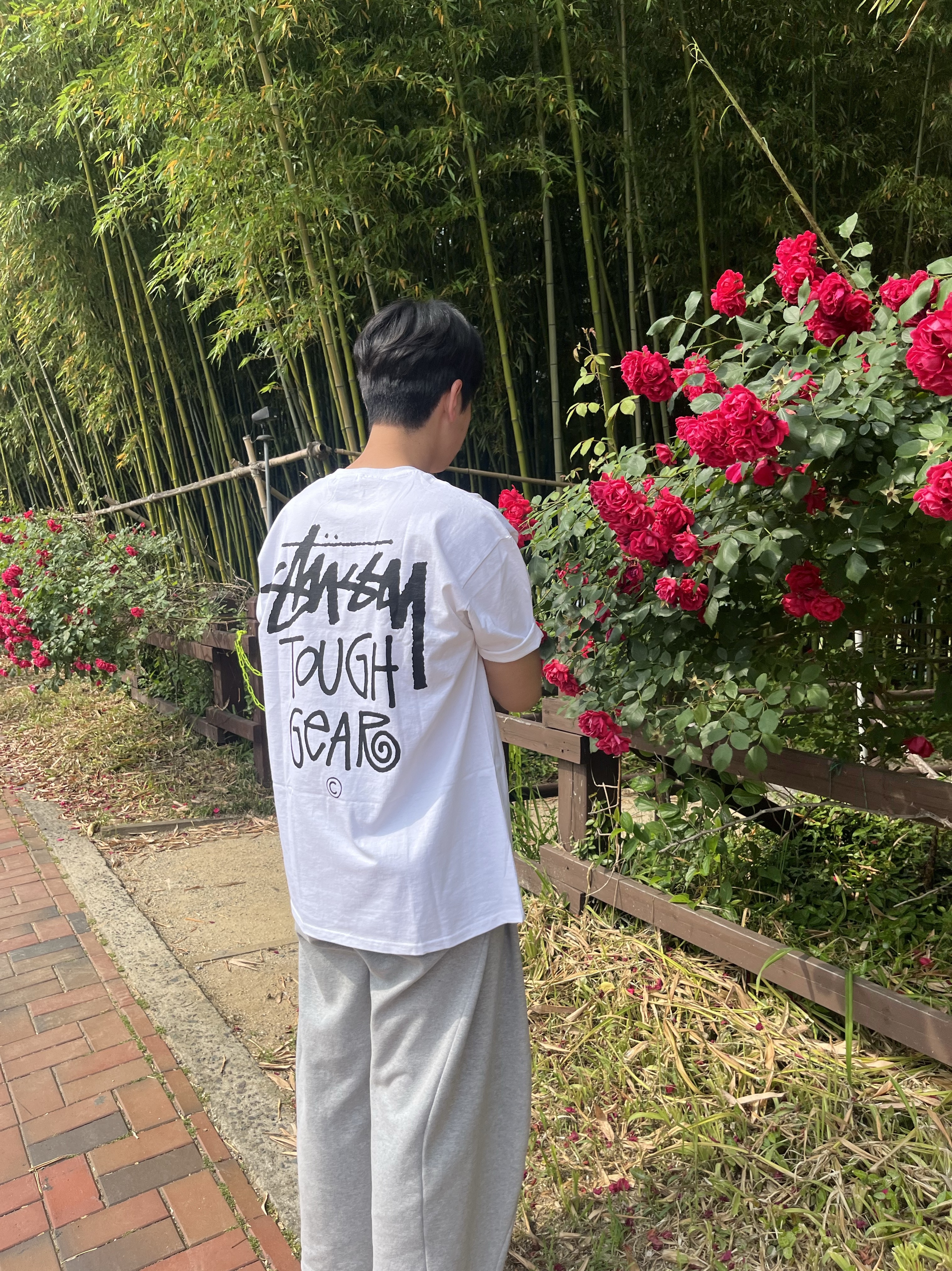 Stussy Tough Gear T-Shirt White 착용 스타일 - 2