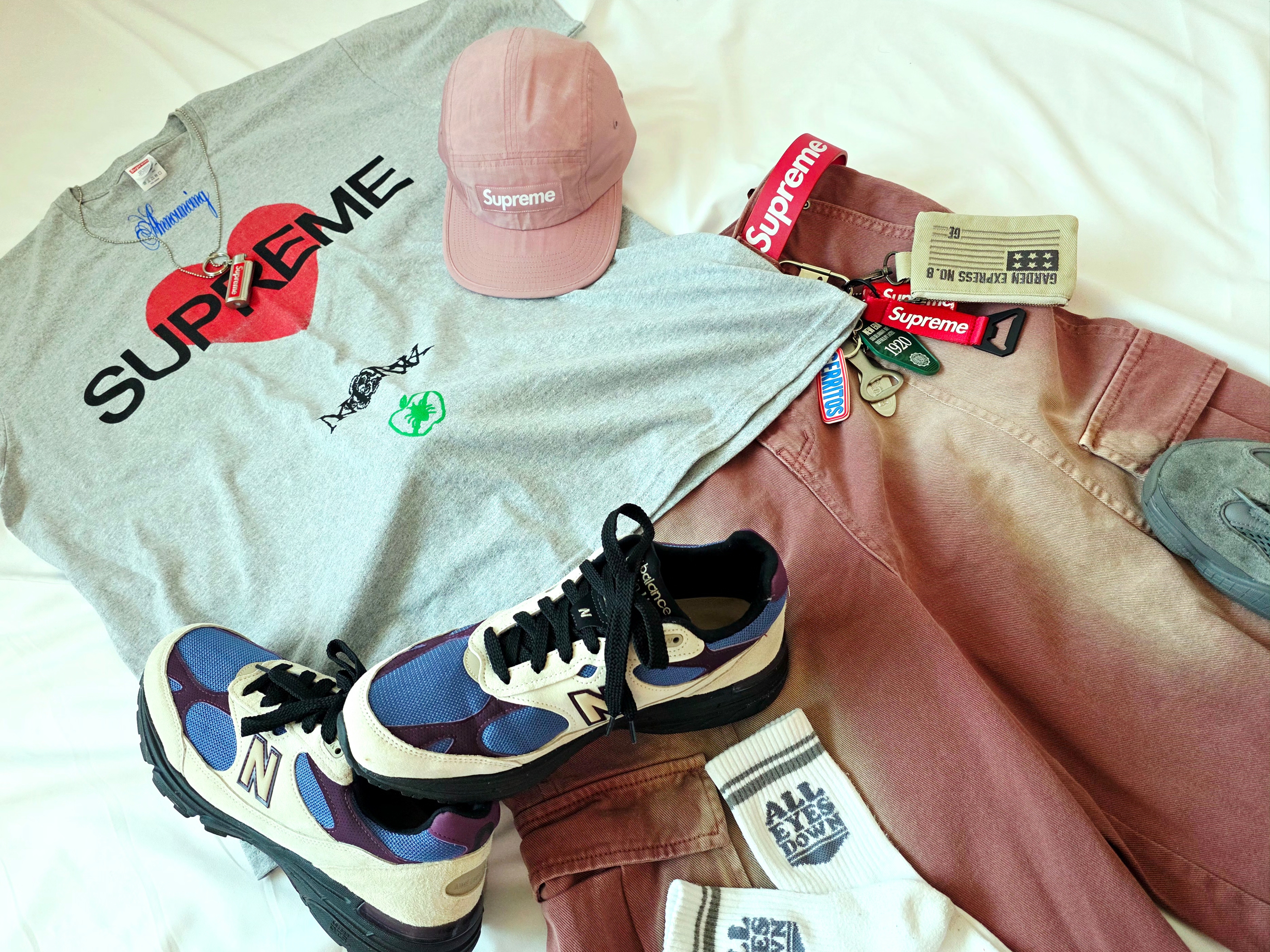 Supreme Announcing T-Shirt Black - 25SS, Supreme Waxed Ripstop Camp Cap Light Pink - 24FW 착용 스타일 - 8