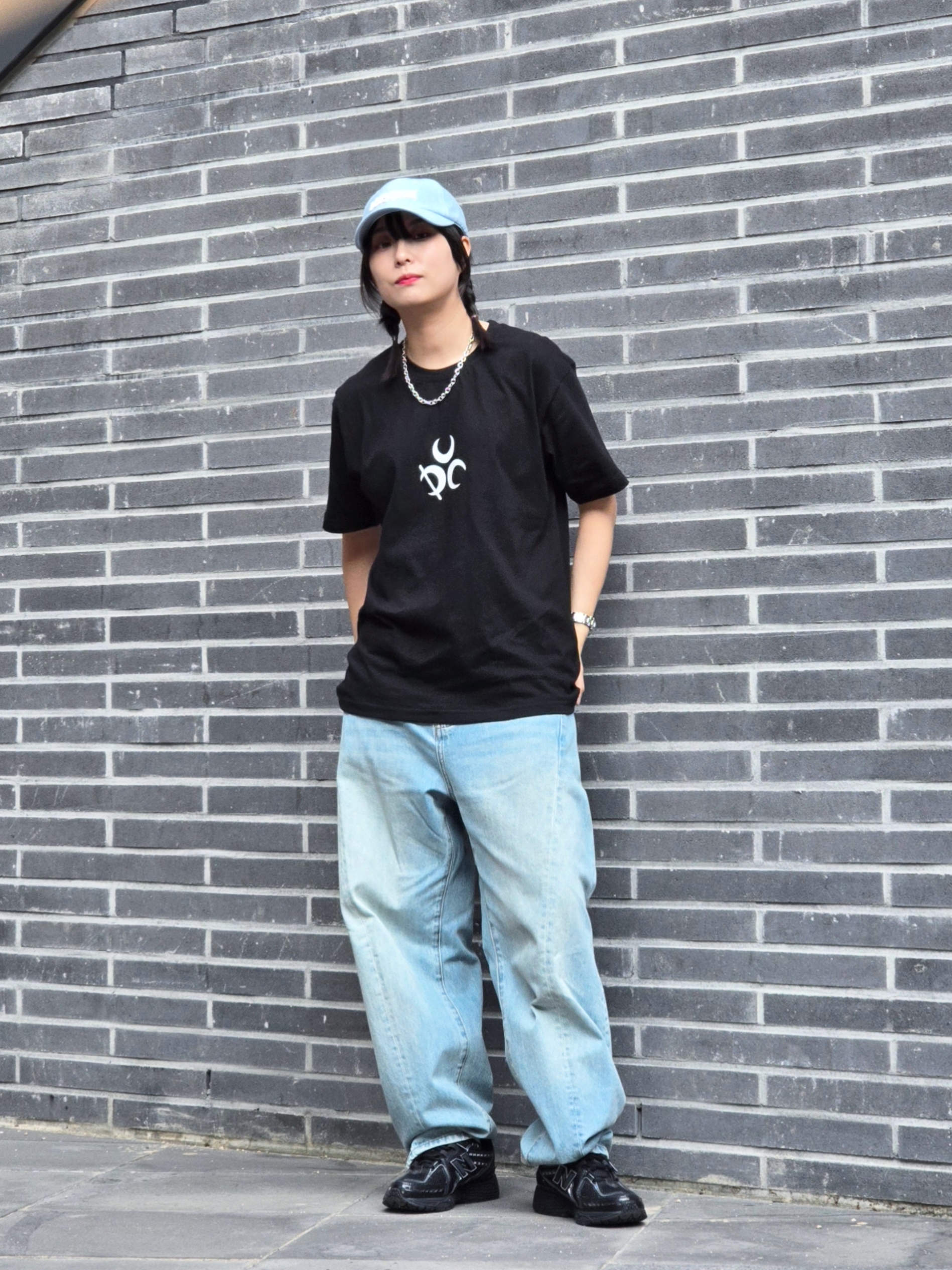 New Balance 1906R Black Silver Metallic 착용 스타일 - 2