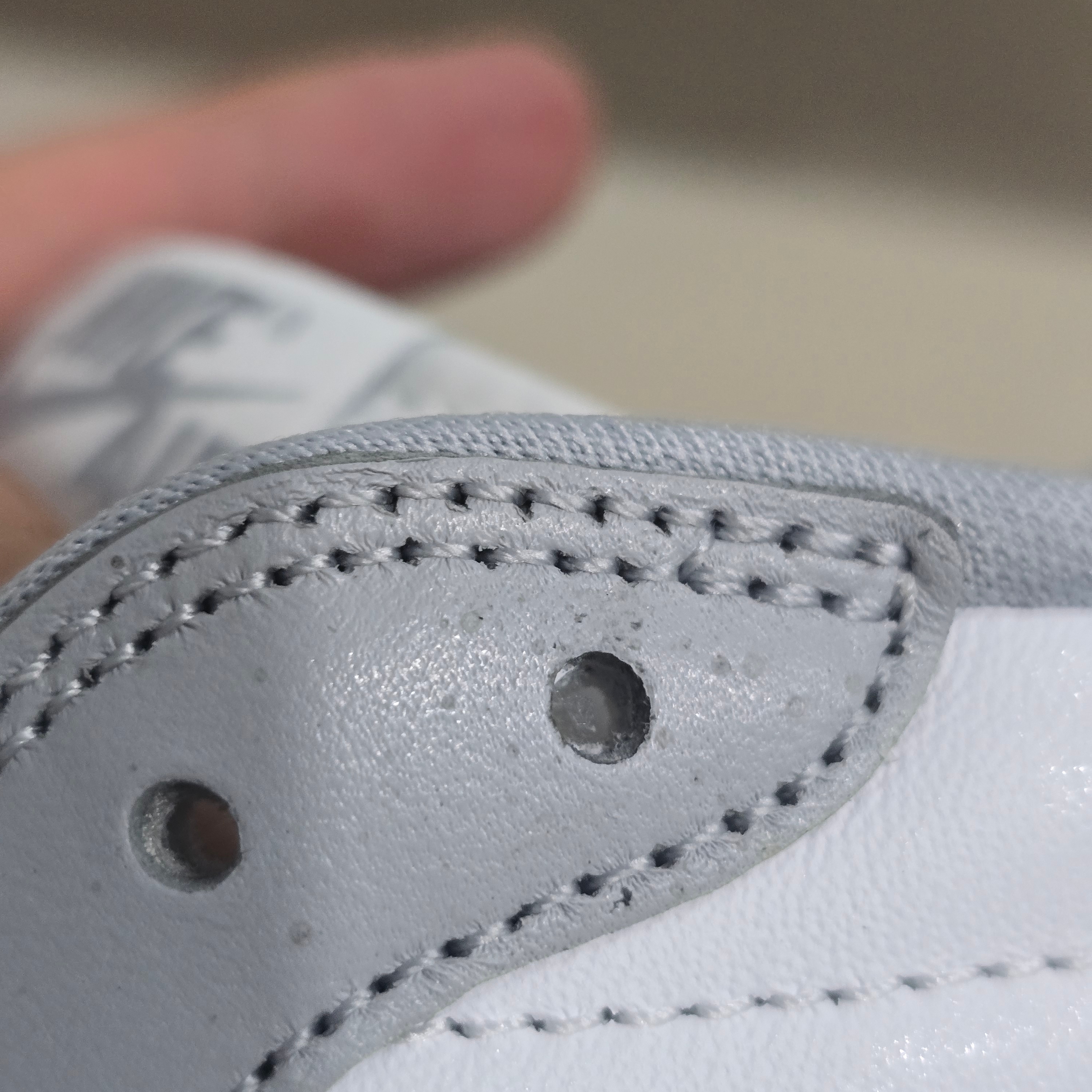 Jordan 1 Retro Low OG Wolf Grey and White 착용 스타일 - 3