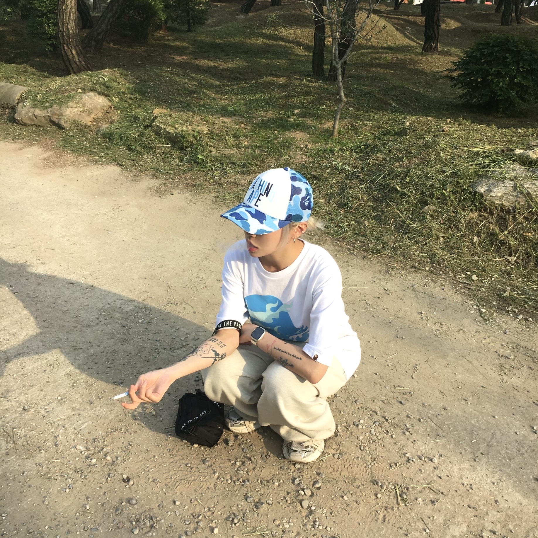 BAPE ABC Camo NYC Logo Mesh Cap Blue, BAPE Flame Ape Head T-Shirt White Blue 착용 스타일 - 5