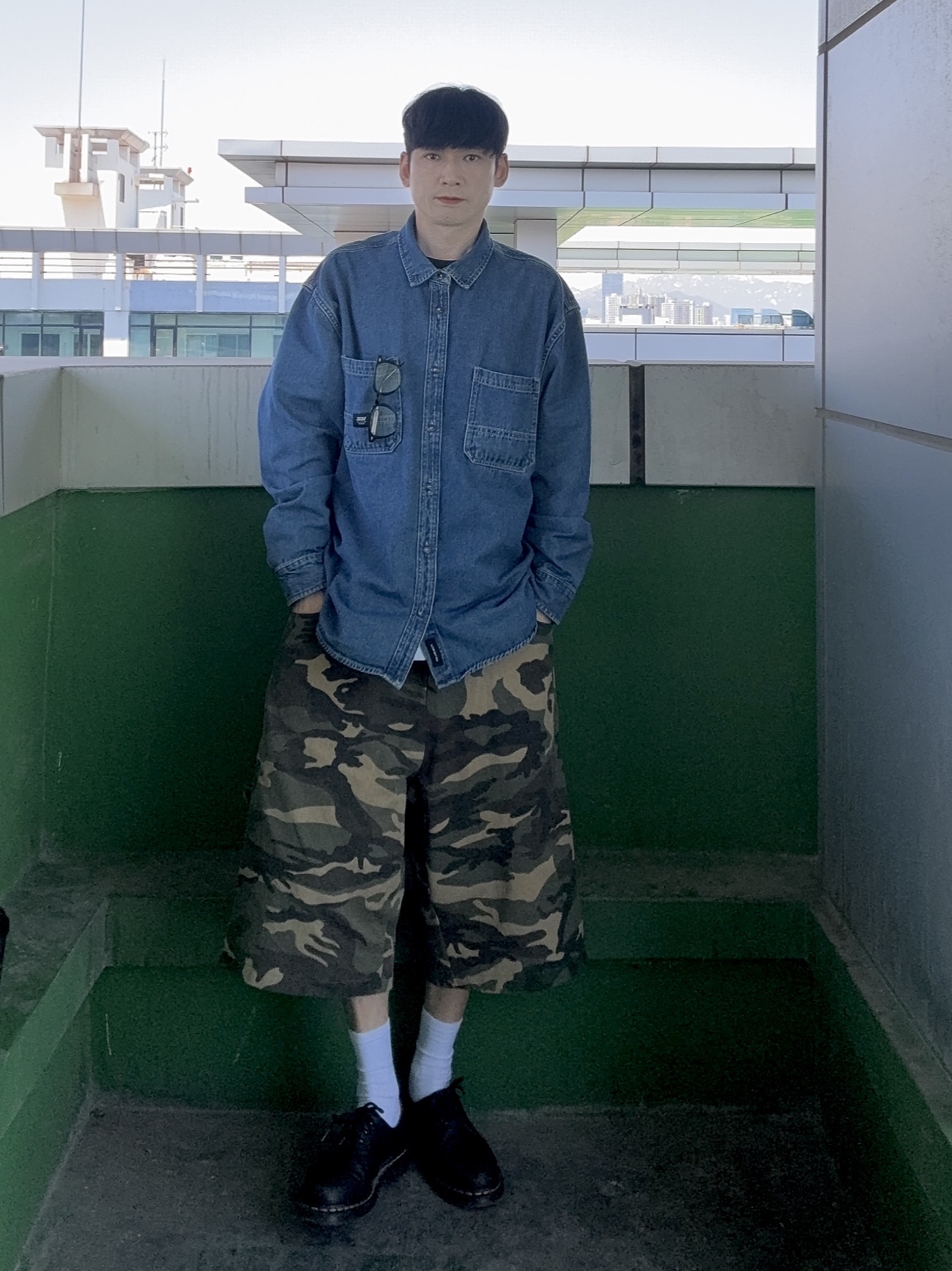 Dr. Martens 1461 Ambassador Black, SLOW RECORD HOUSE Carpenter Bermuda Wide Camo Pants Vintage Green 착용 스타일 - 1