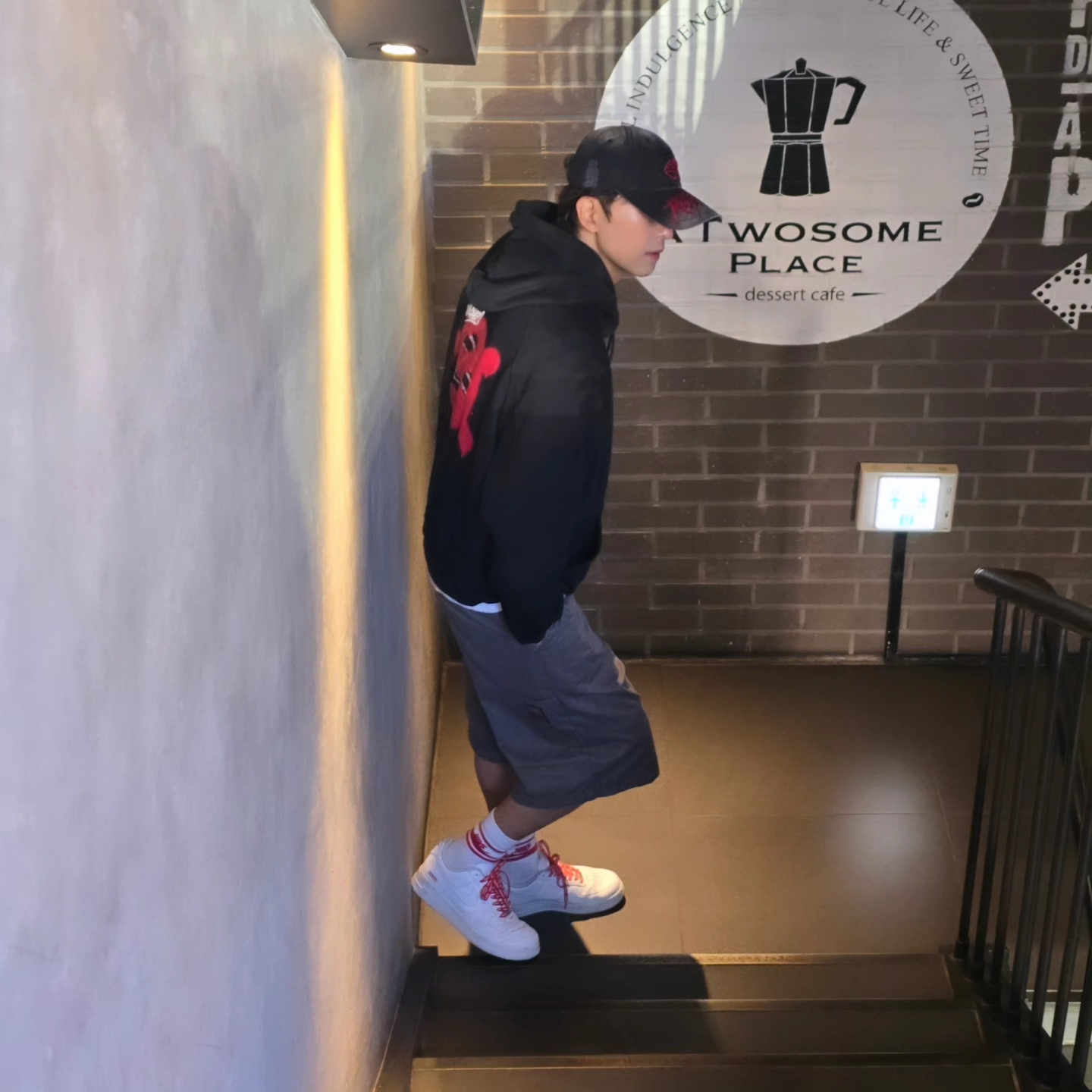 Nike NSW Everyday Essential Crew Socks White University Red (3 Pack/Korean Ver.), Nike x Supreme Air Force 1 Low White 착용 스타일 - 1