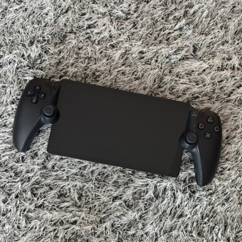 PlayStation Portal Remote Player Midnight Black 착용 스타일
