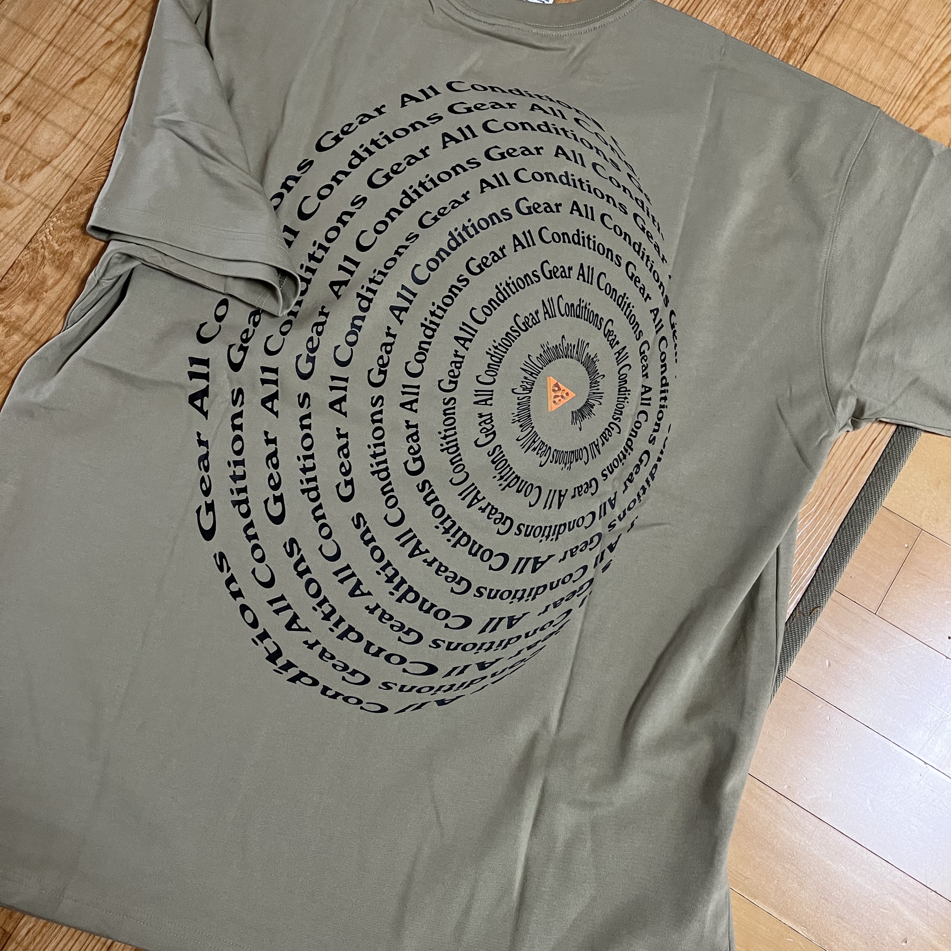 Nike ACG Vortex T-Shirt Neutral Olive - US/EU 착용 스타일