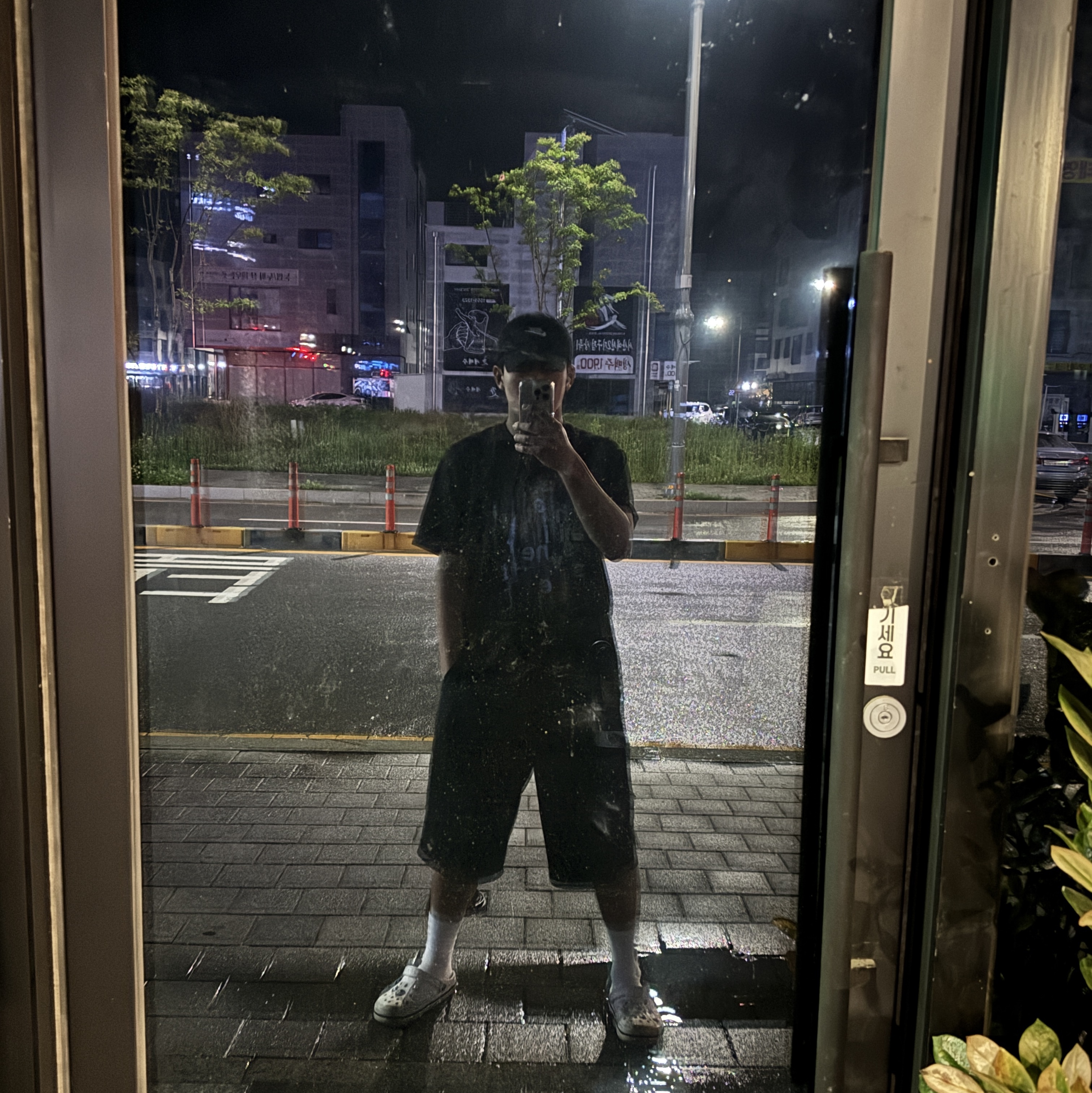 Dickies Loose Fit 13 Inch Flat Front Work Shorts Black, Nike Heritage 86 Futura Washed Cap Black White 착용 스타일 - 1