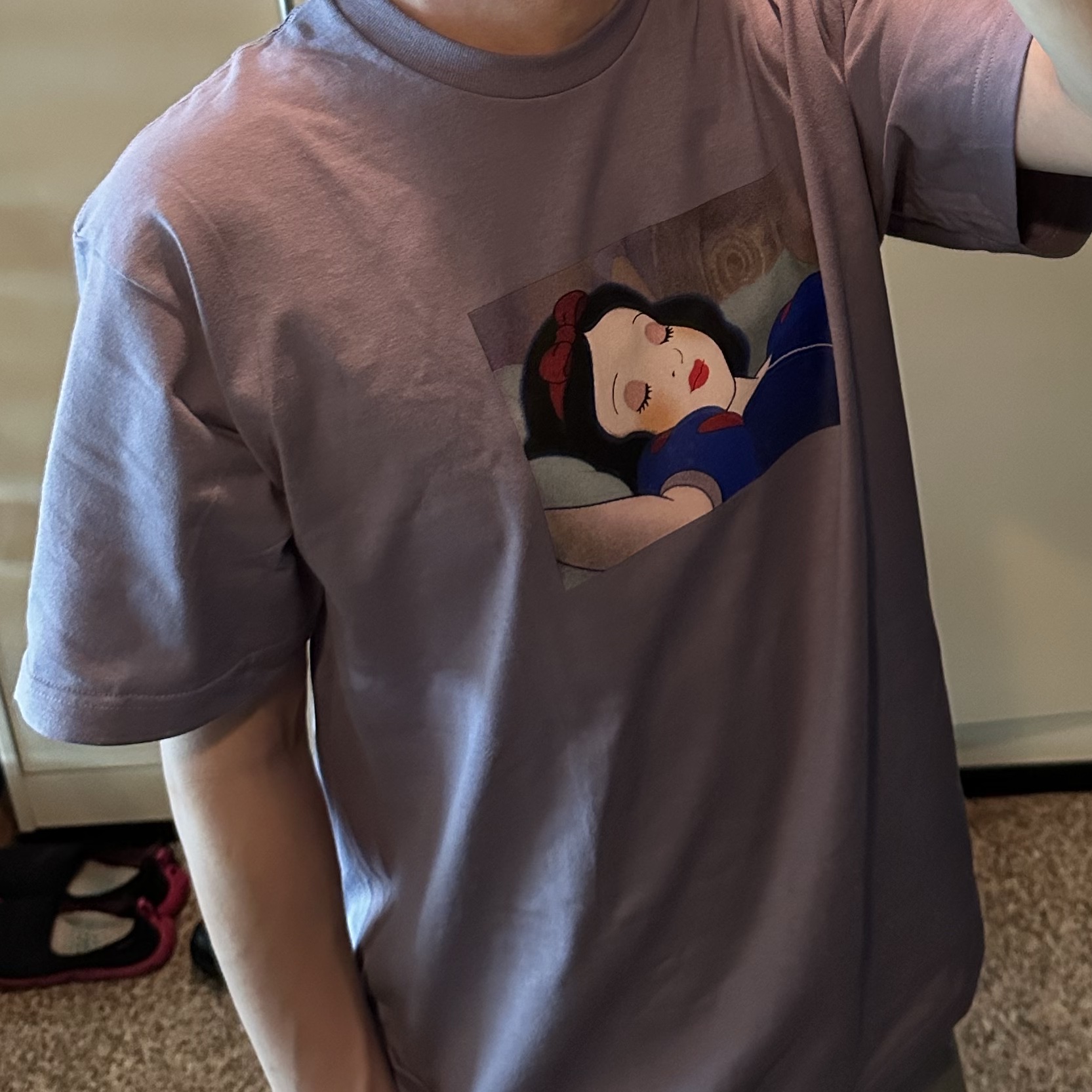 Supreme Snow White T-Shirt Dusty Purple - 24FW 착용 스타일 - 3