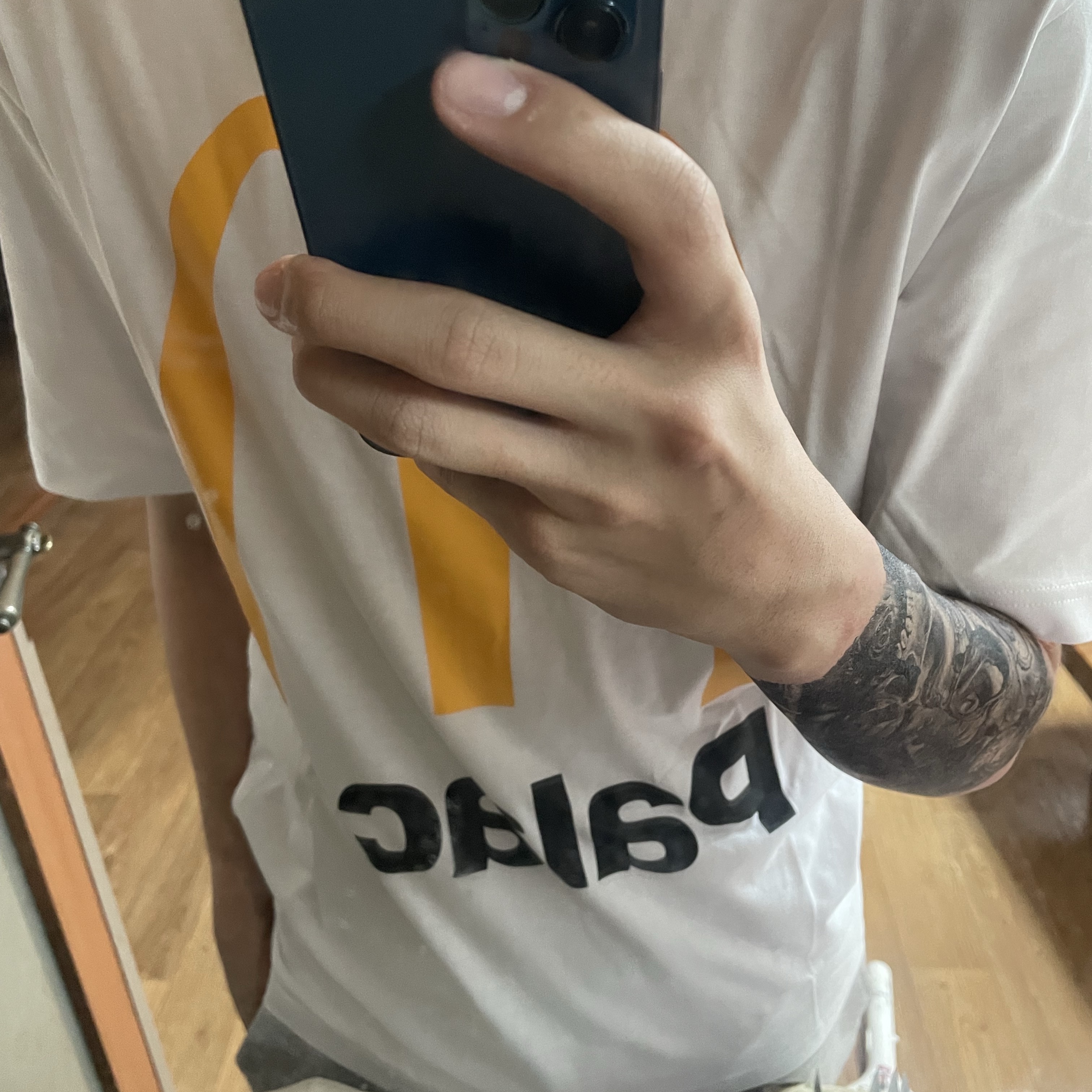 Palace x McDonald's Logo T-Shirt White - 23FW 착용 스타일 - 1