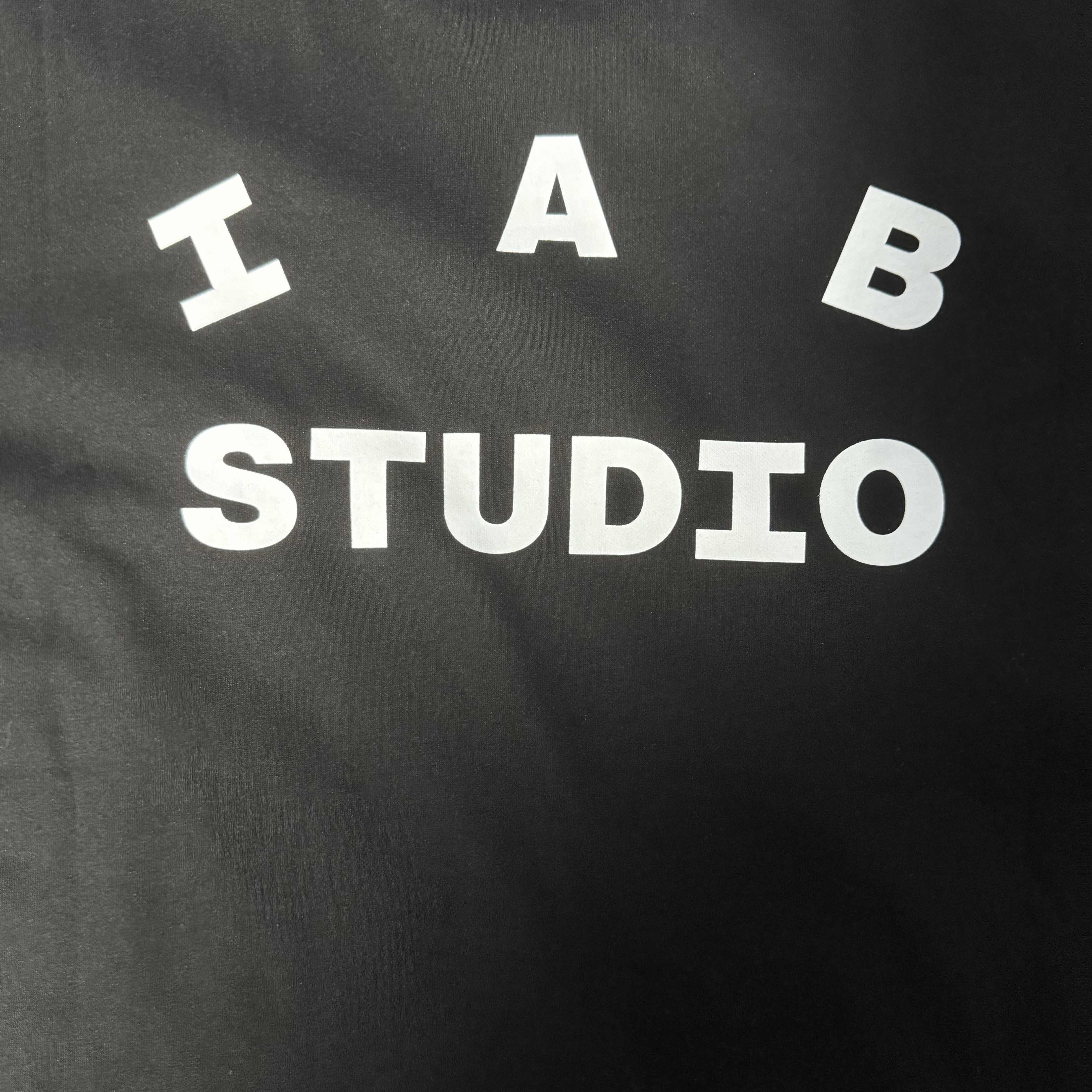 IAB Studio Basic T-Shirt Black White 착용 스타일