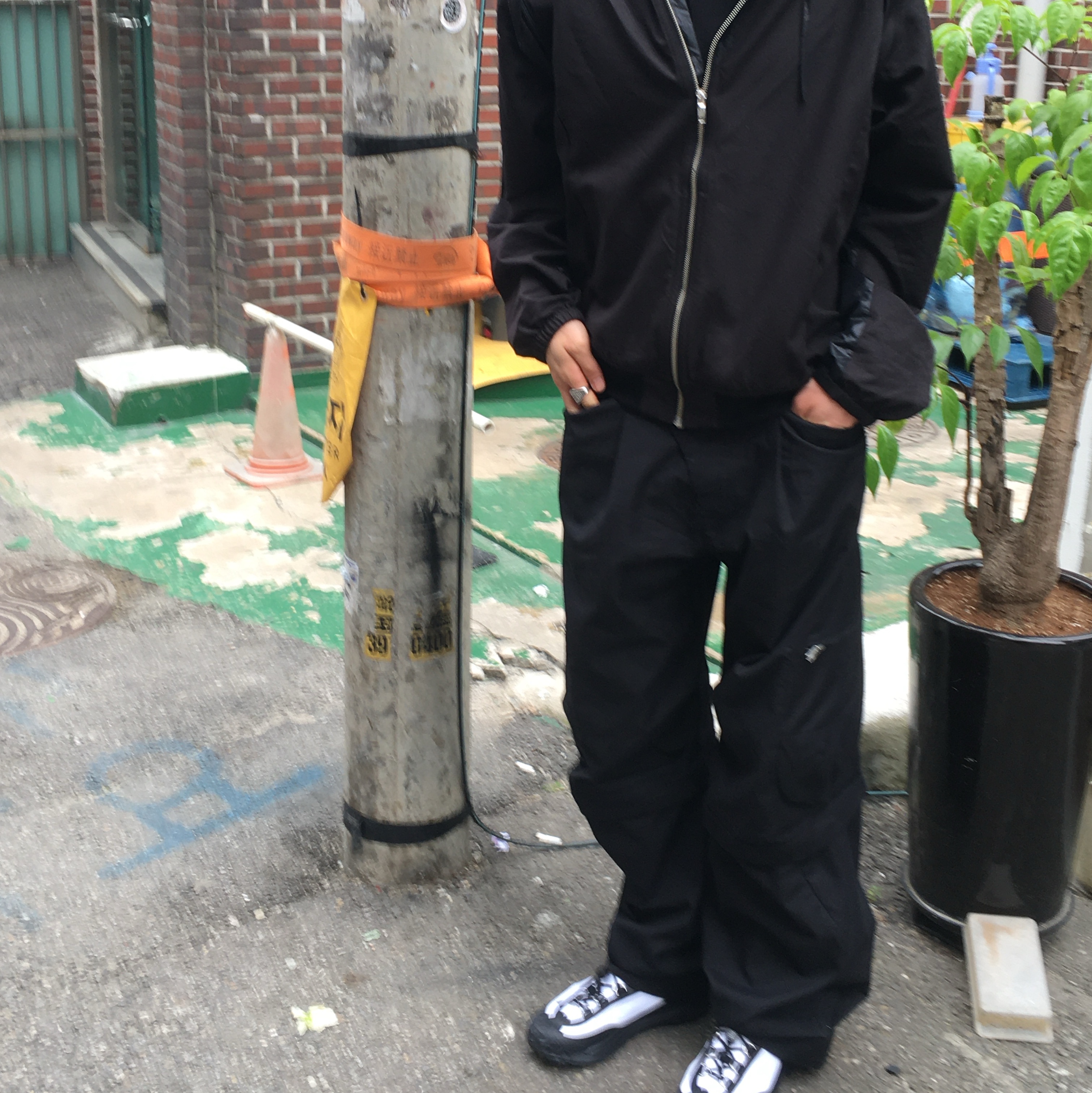 Nike x Comme des Garcons Homme Plus ACG Mountain Fly 2 Low Black White, Cost Per Kilo Moduler Cargo Pants Black 착용 스타일 - 3