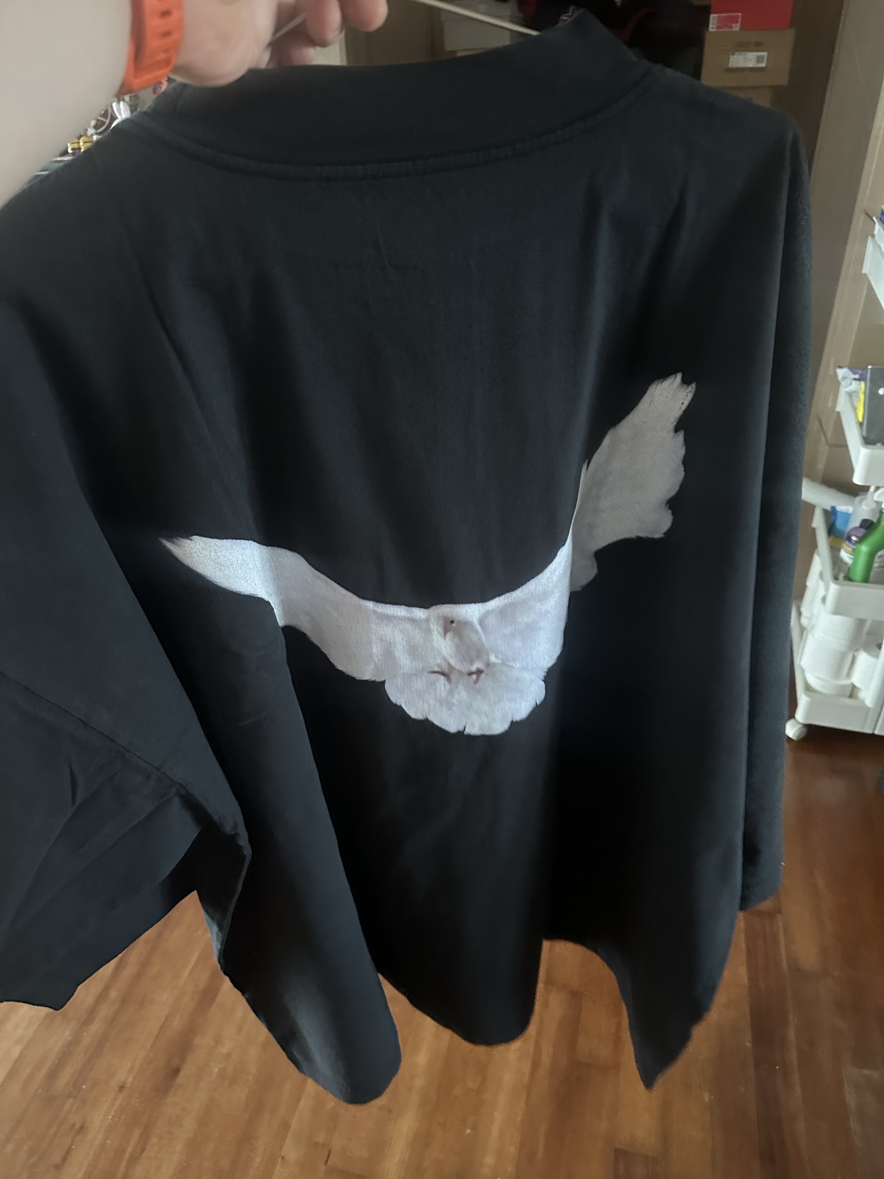 Yeezy Gap Engineered By Balenciaga Dove 3/4 Sleeve T-Shirt Black 착용 스타일