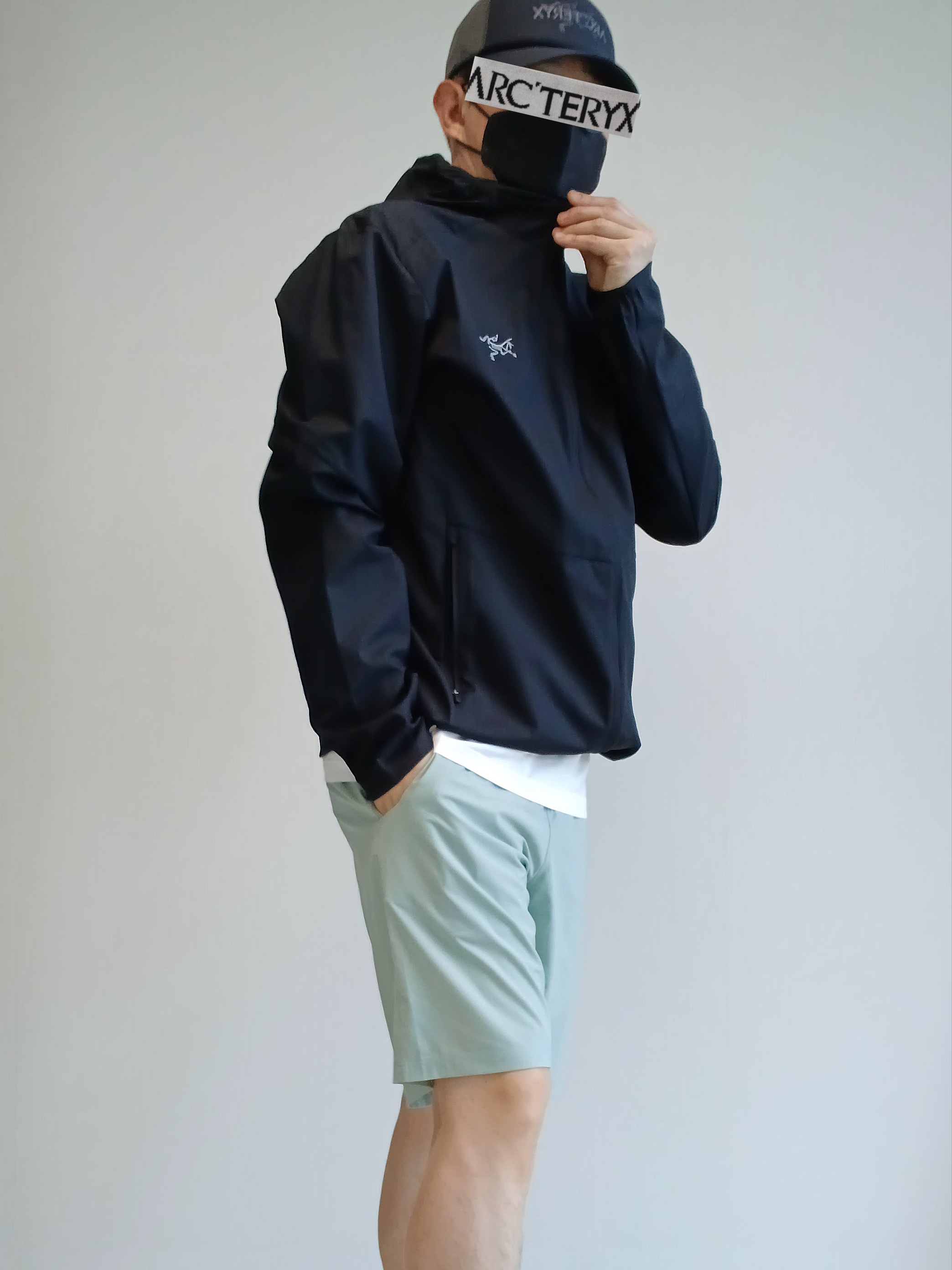 Arc'teryx Bird Word Trucker Hat Black Cloud, Arc'teryx Incendo Airshell Hoody Black 착용 스타일 - 3