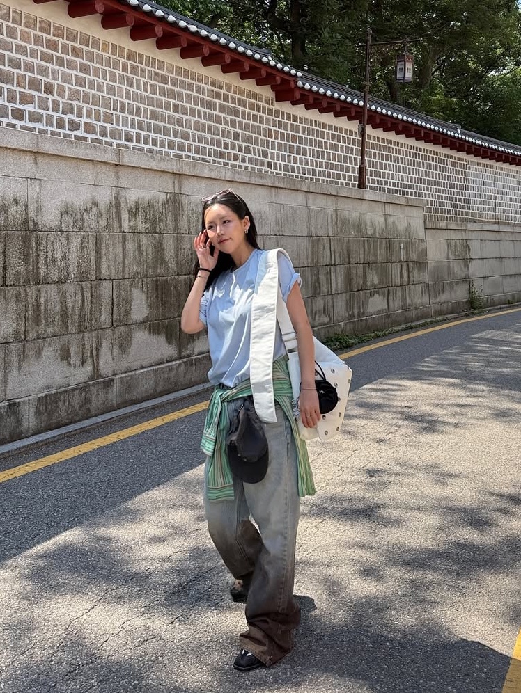 GRAILZ Washed Flare Denim Pants Blue 착용 스타일 - 2