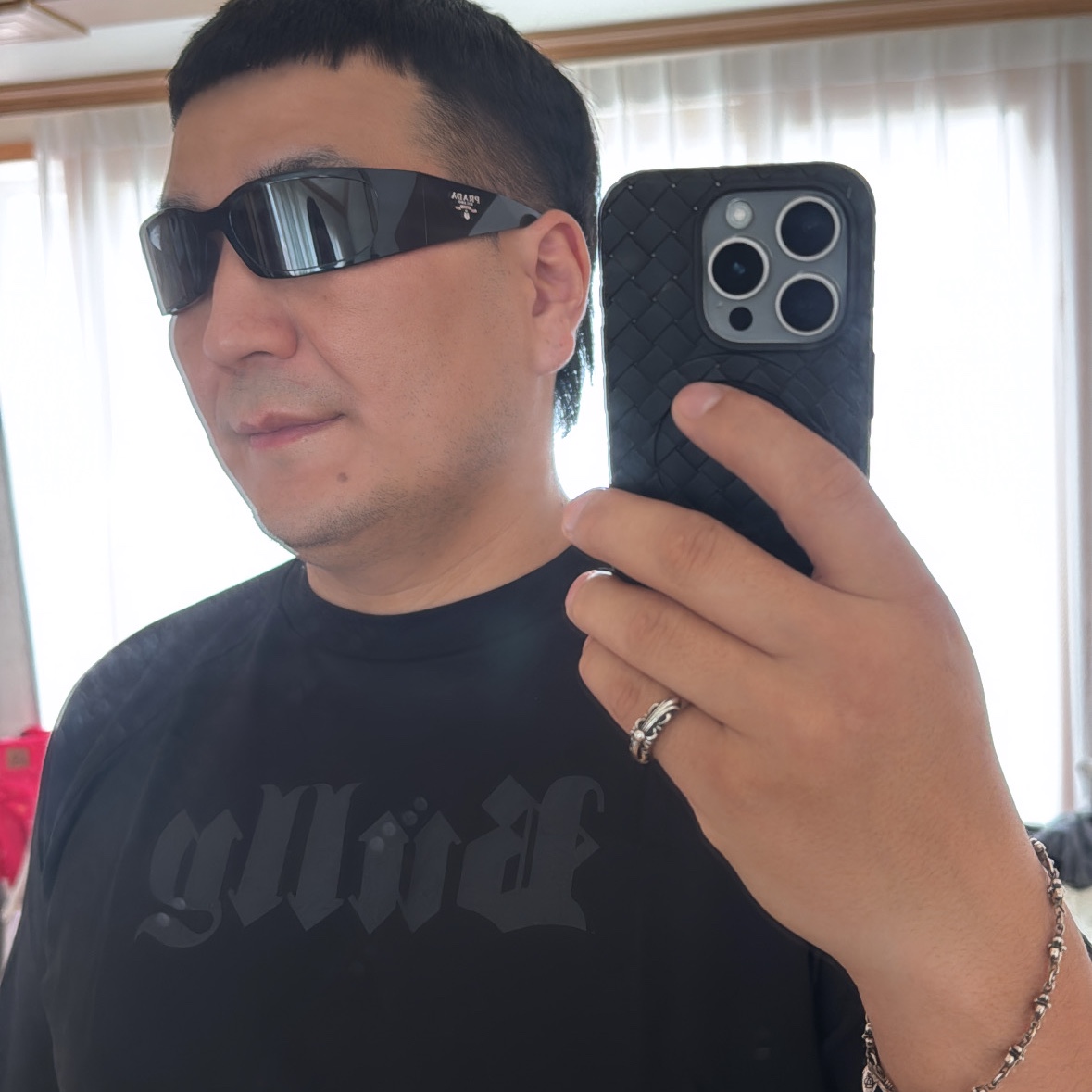 Prada Symbole Sunglasses Slate Gray Lenses Standard Fit, Yeezy Bully TS-02 T-Shirt Black Black 착용 스타일