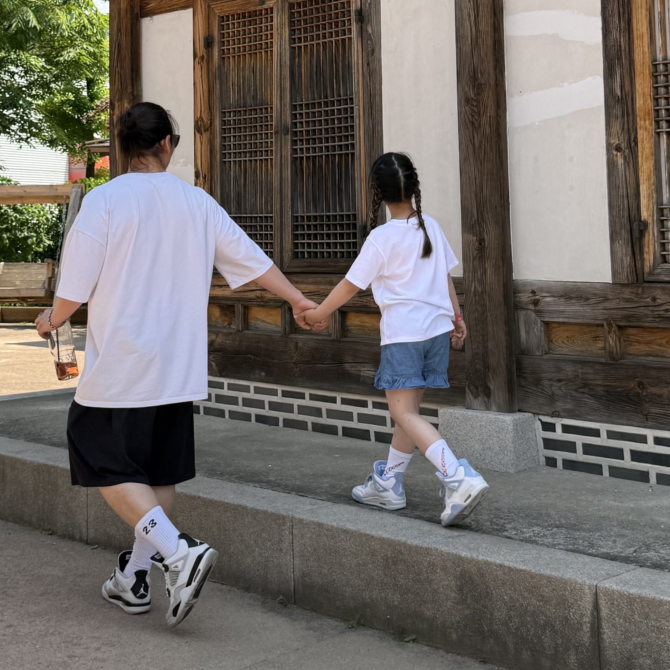 Jordan 4 Retro White and Black, (W) Jordan 4 Retro Aluminum 착용 스타일 - 2