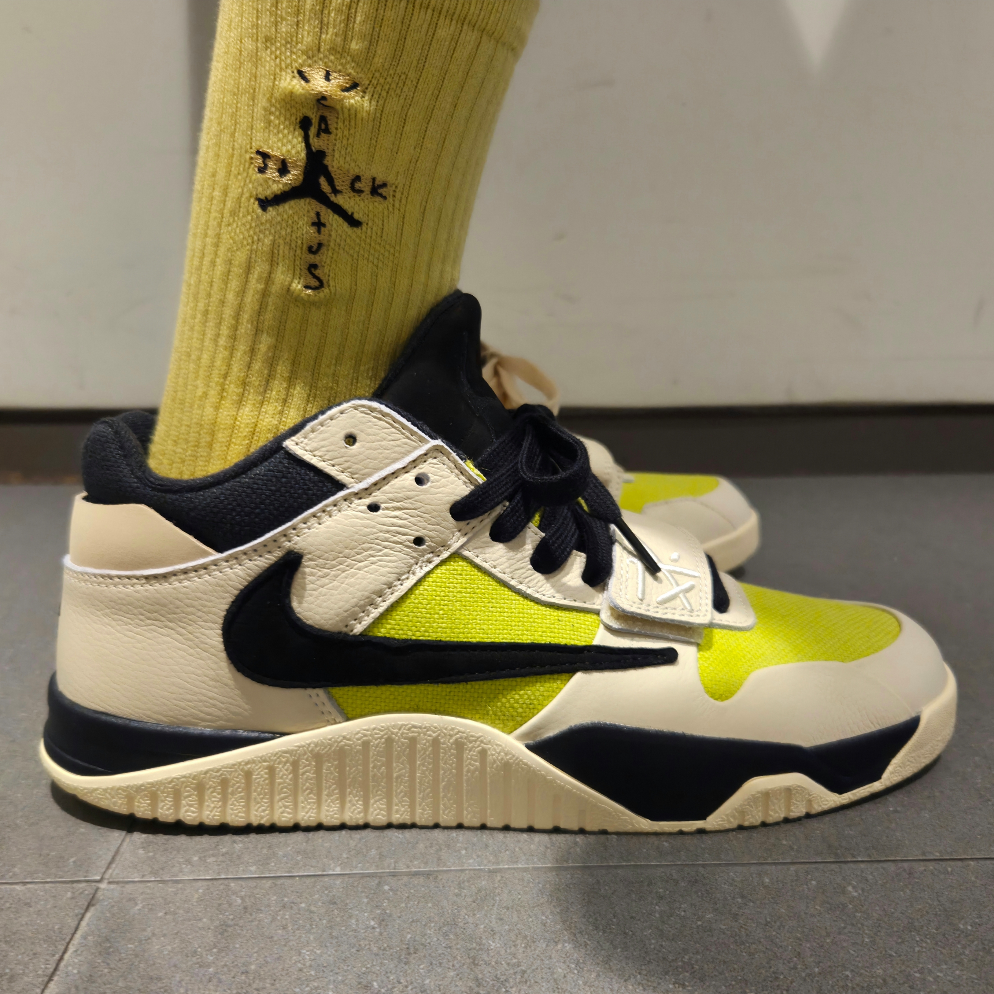Jordan x Travis Scott Jumpman Jack TR Bright Cactus, Jordan x Travis Scott Cushioned Crew Socks Celery 착용 스타일