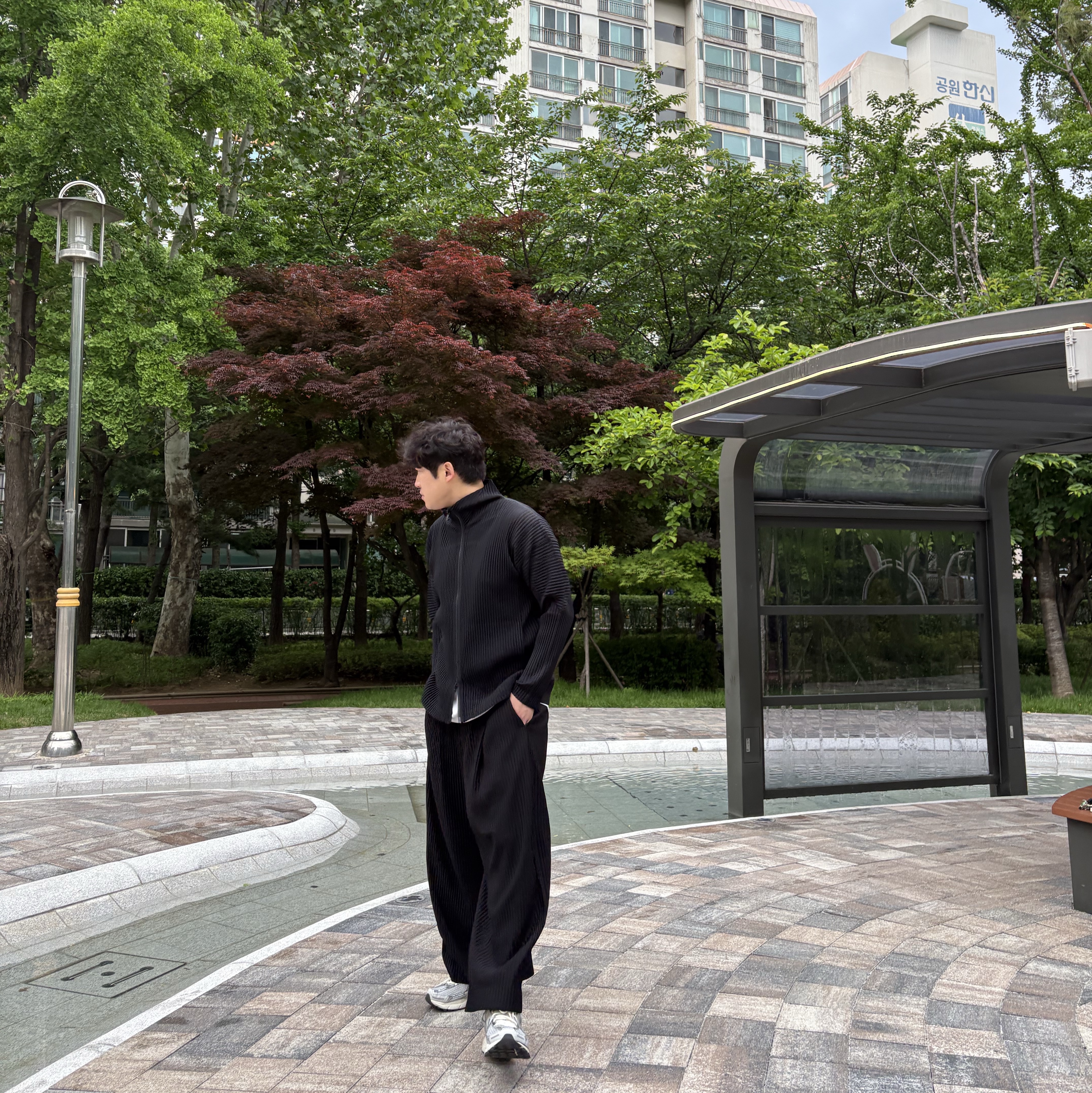 Homme Plisse Issey Miyake Basics Zip Up Jacket Black, Nike Zoom Vomero 5 Photon Dust Gridiron 착용 스타일