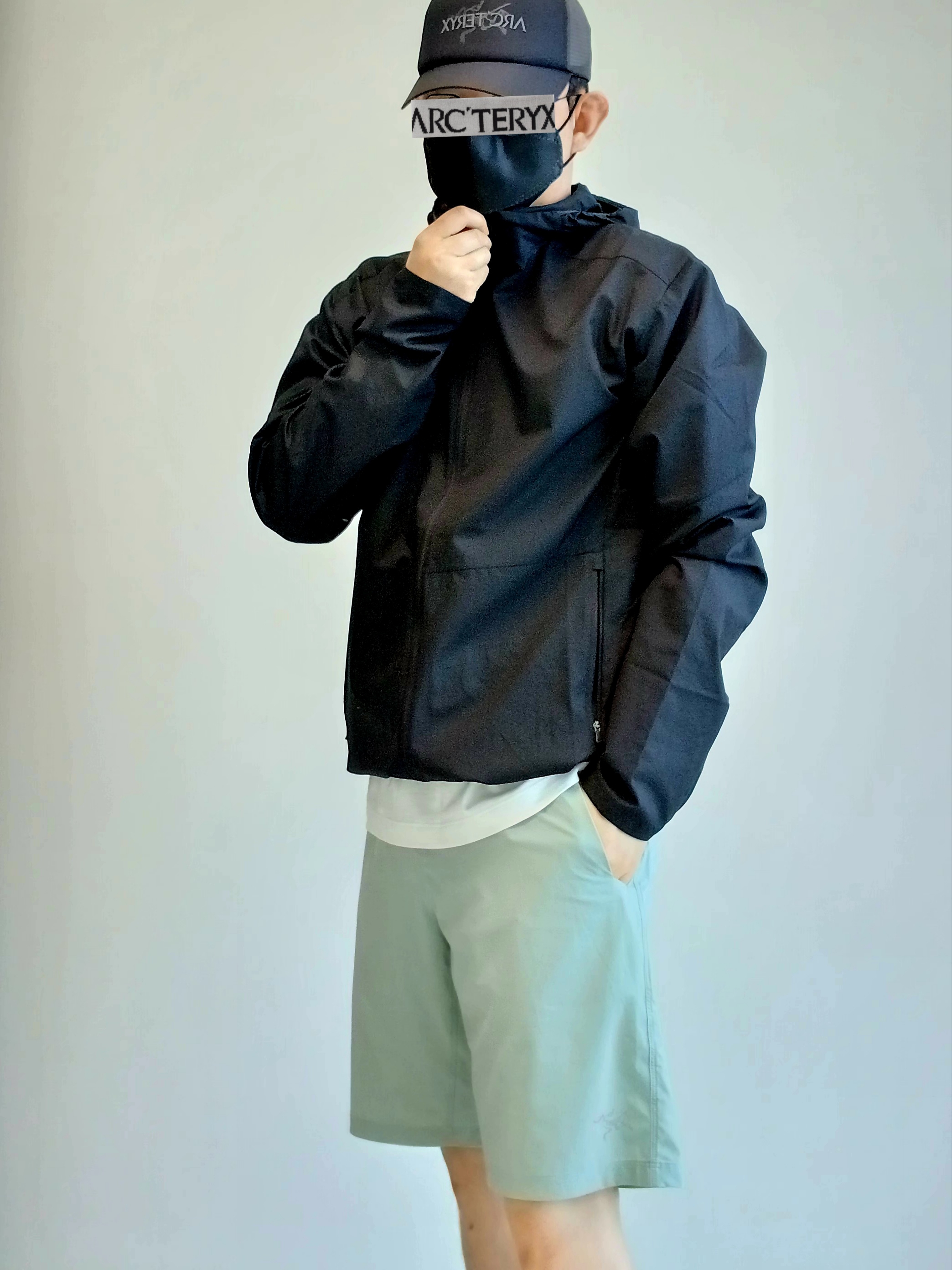 Arc'teryx Bird Word Trucker Hat Black Cloud, Arc'teryx Incendo Airshell Hoody Black 착용 스타일 - 2
