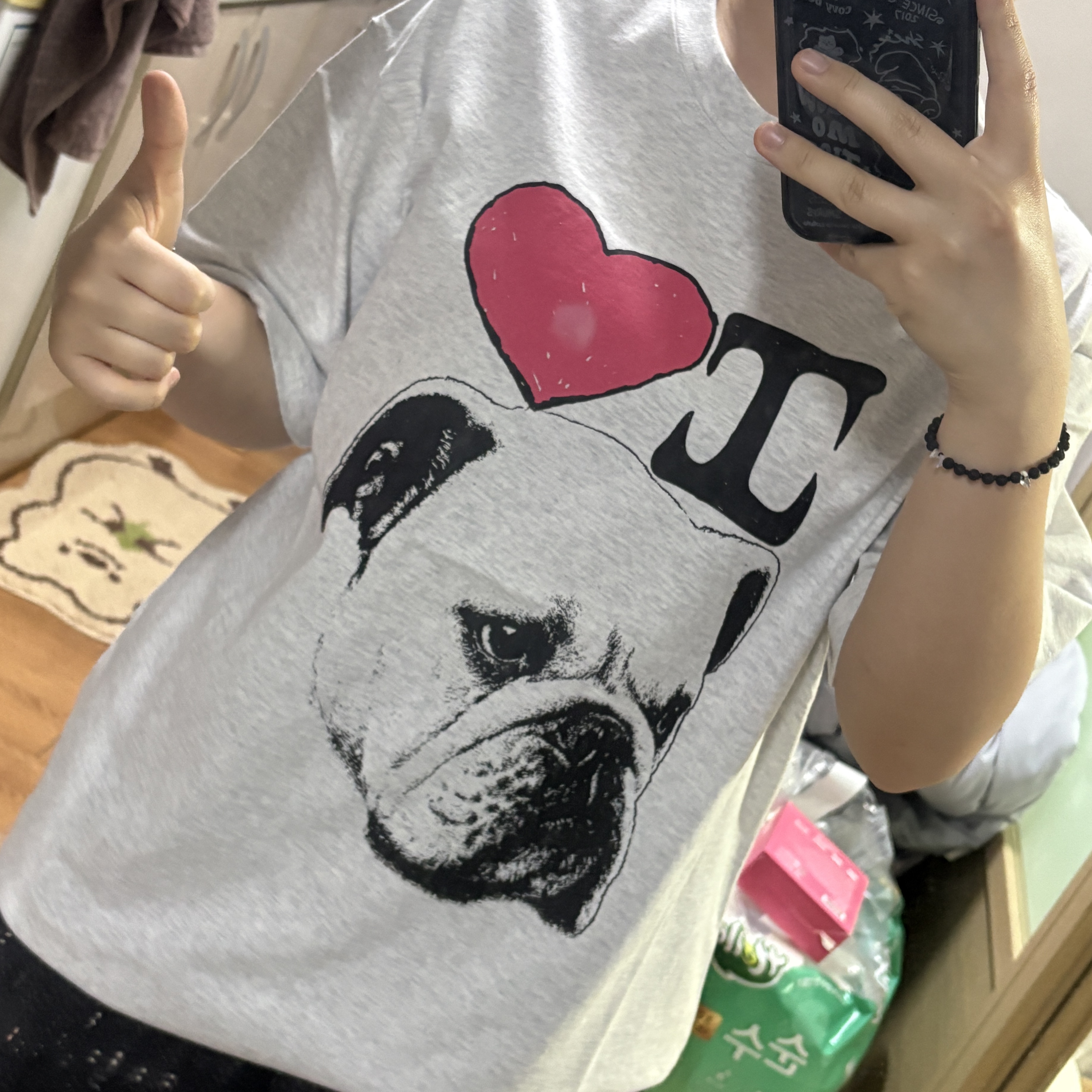 [KREAM 단독] Suade Bulldog Tee Melange Gray 착용 스타일