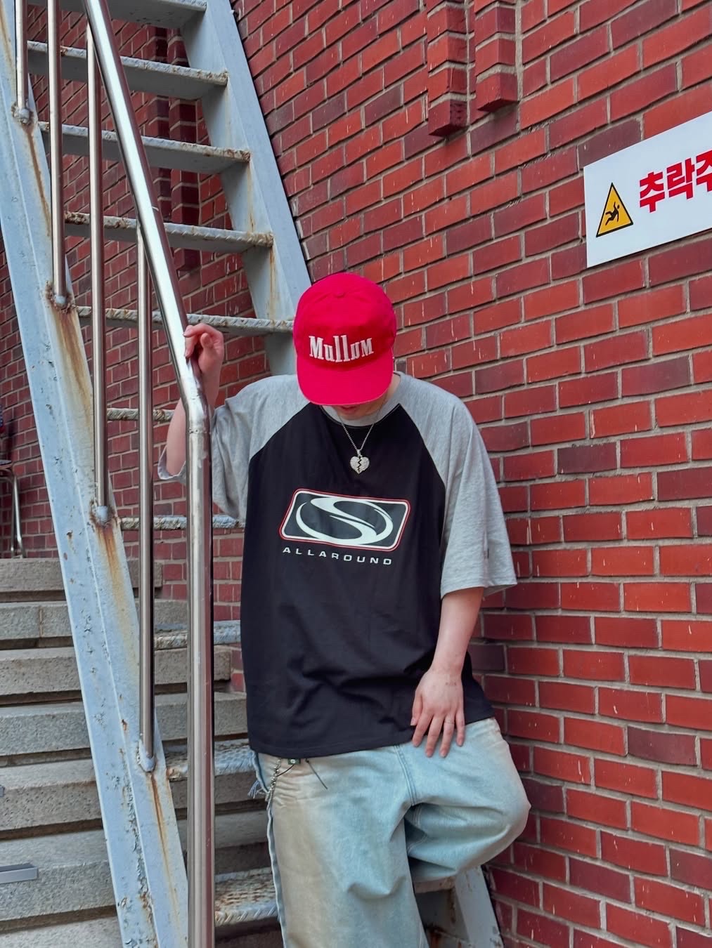 SPORT CHAMBER SC Big Flash Raglan T-Shirt Black 착용 스타일 - 1