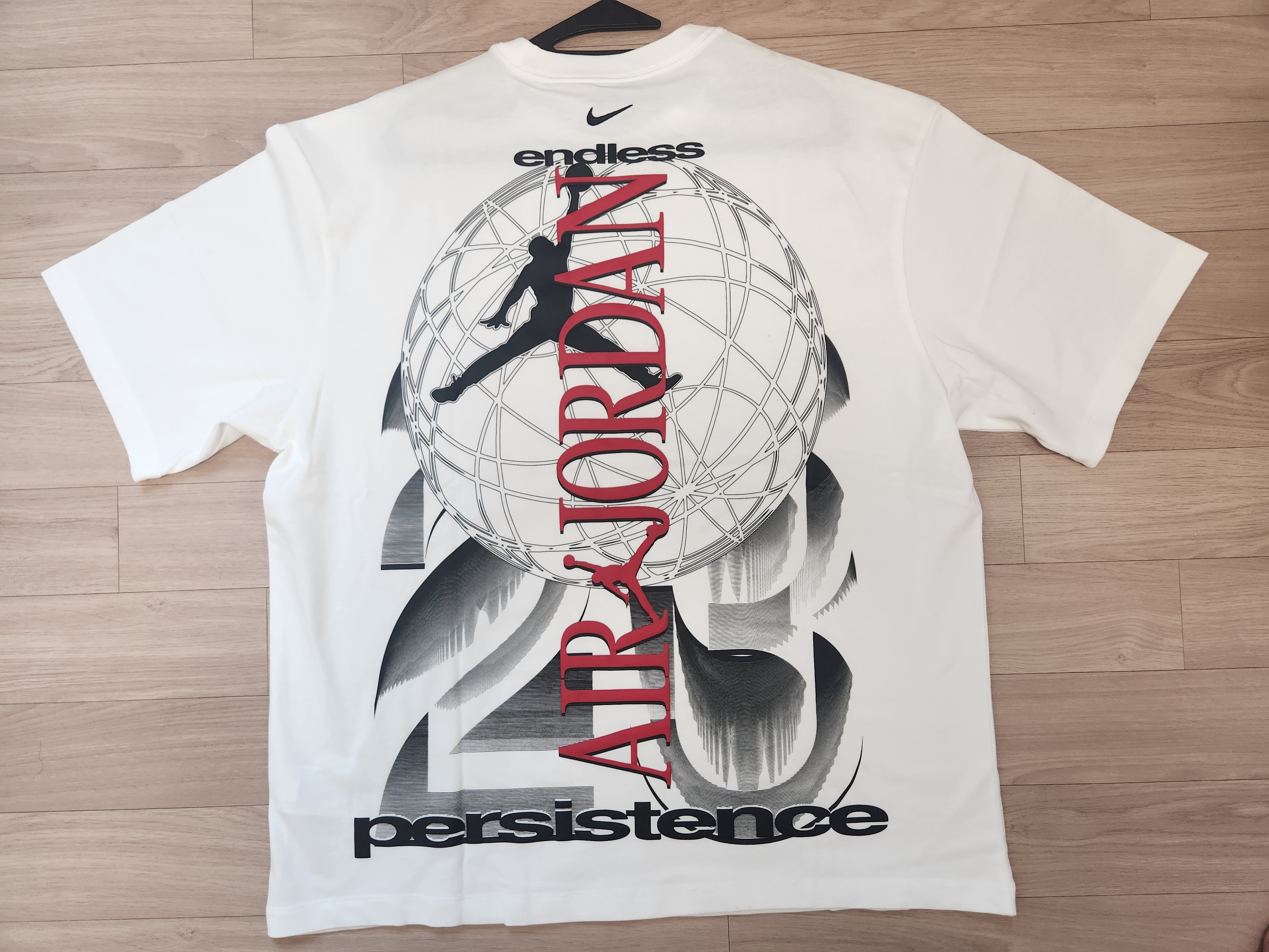 Jordan Seoul T-Shirt White Varsity Red (IB9106-100) 착용 스타일 - 2