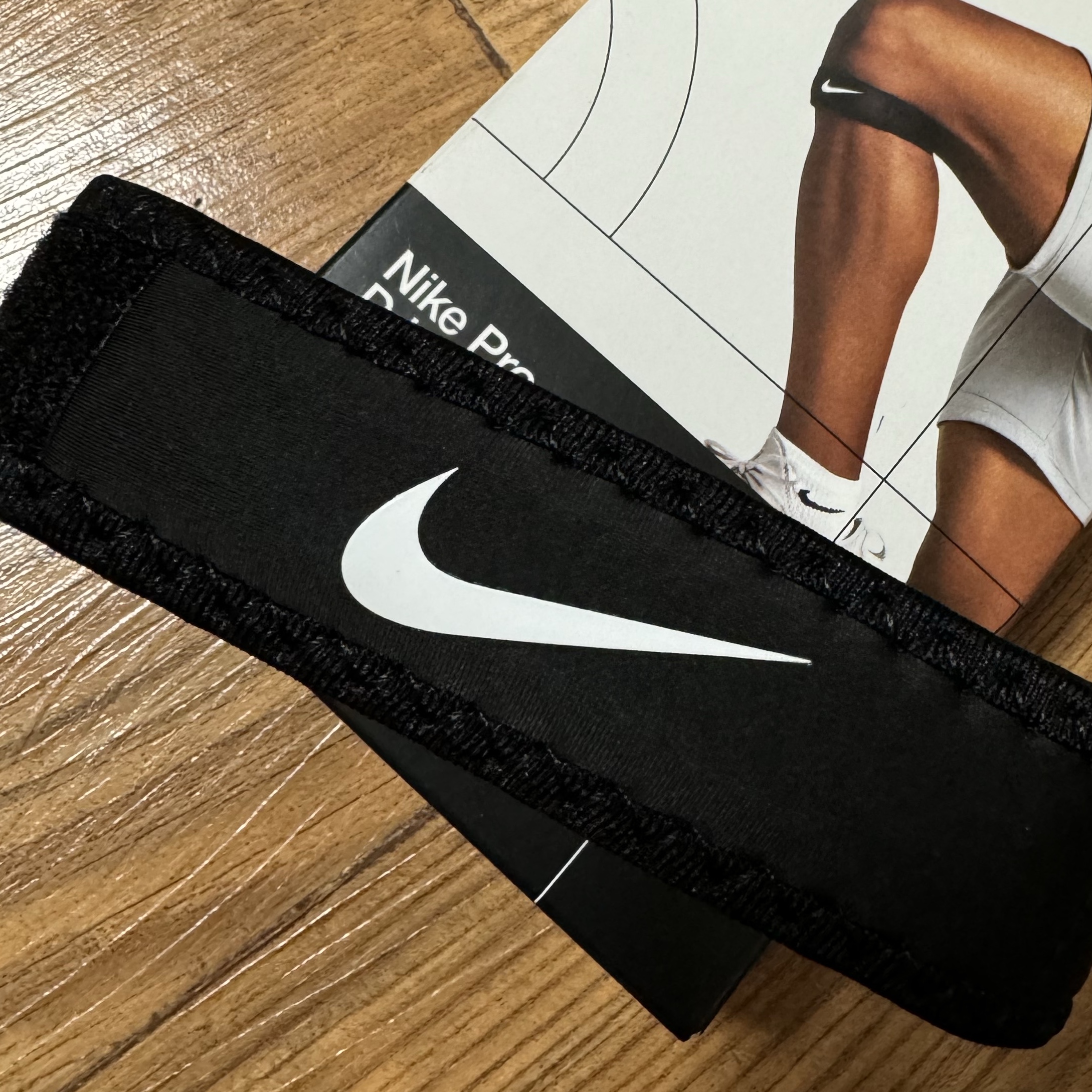 Nike Pro Patella Band Black 착용 스타일