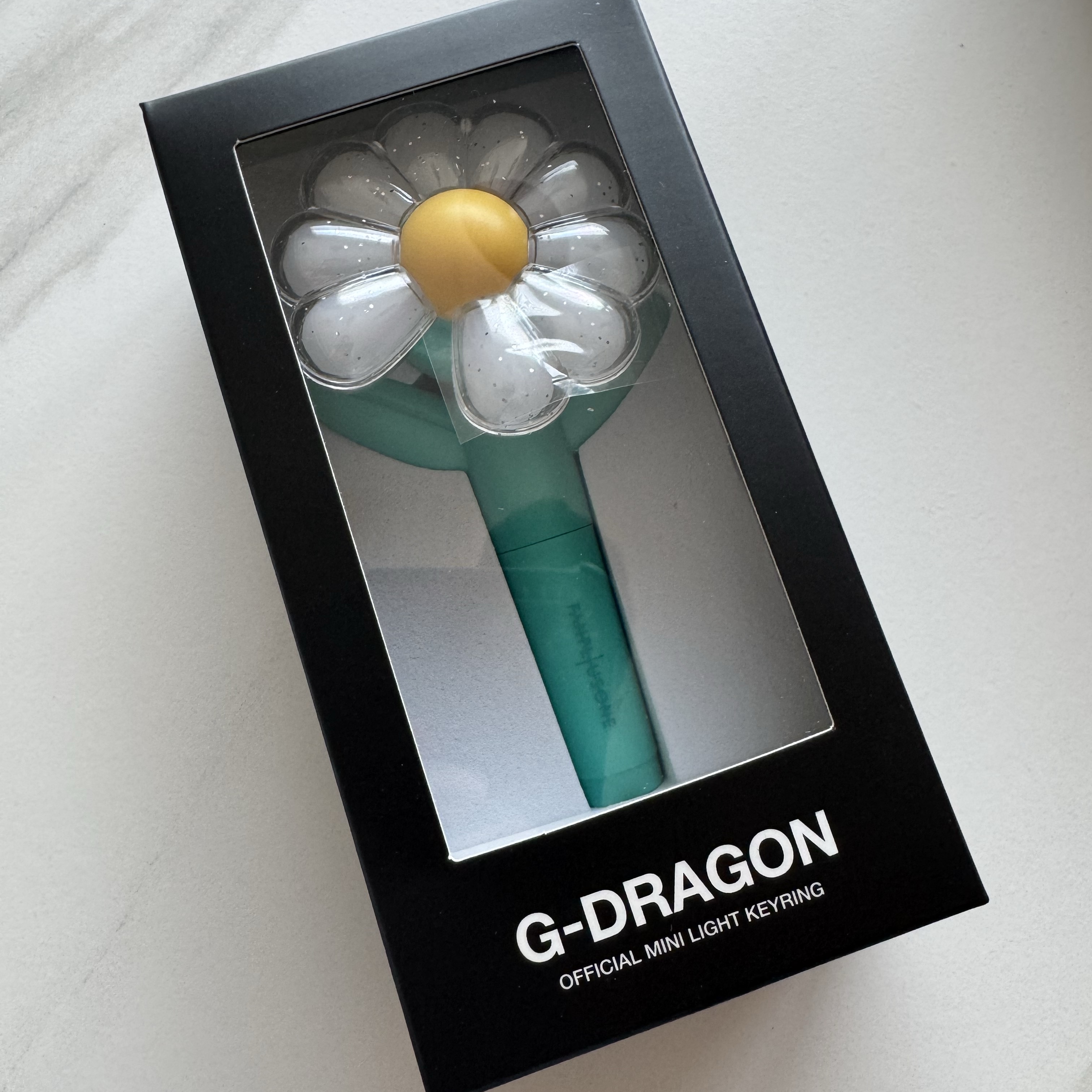 G-DRAGON Ubermensch Official Mini Light Keyring, G-DRAGON Ubermensch Official Mini Light Keyring Mint 착용 스타일 - 2