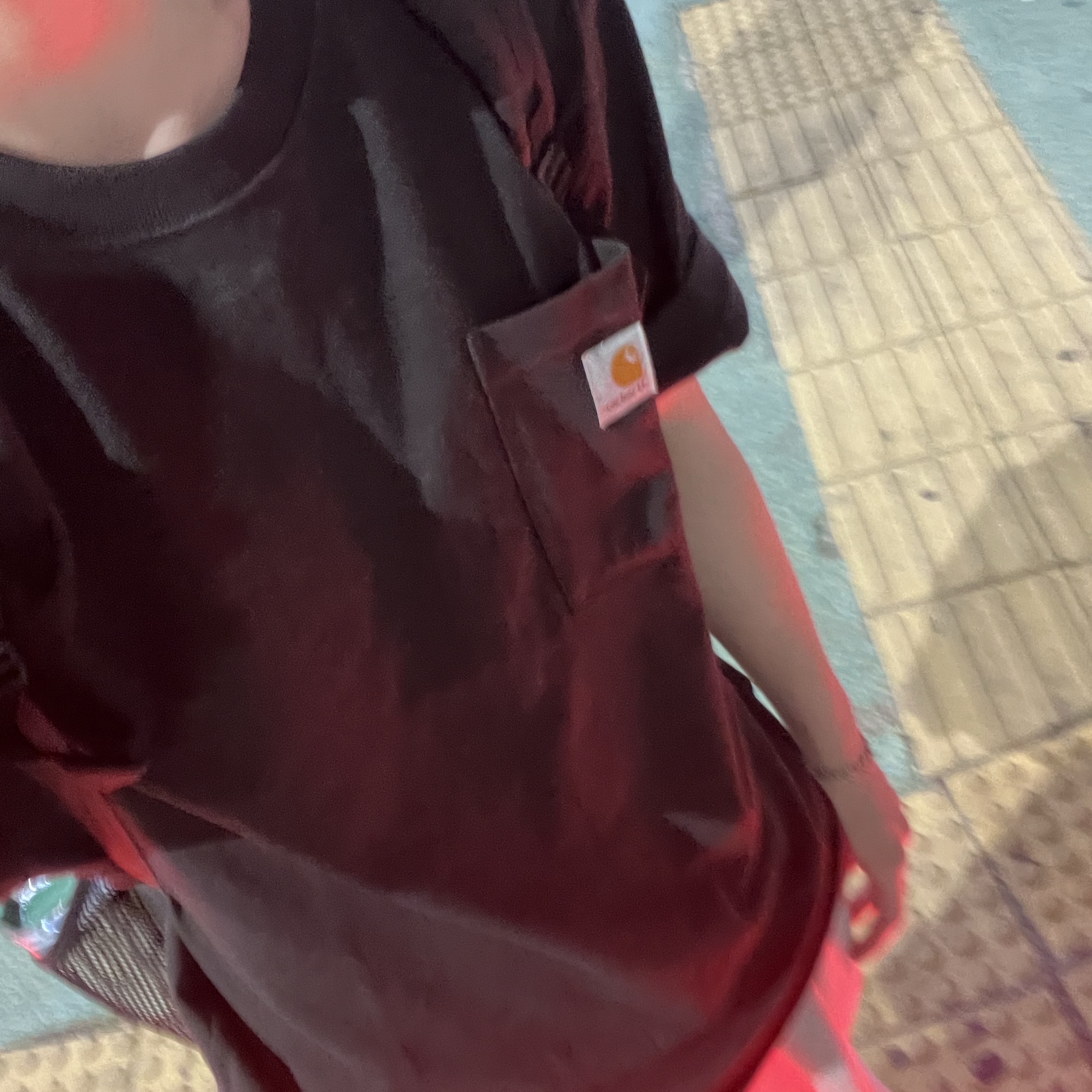 Carhartt Loose Fit Heavyweight Regular Short Sleeve Pocket T-Shirt Black 착용 스타일