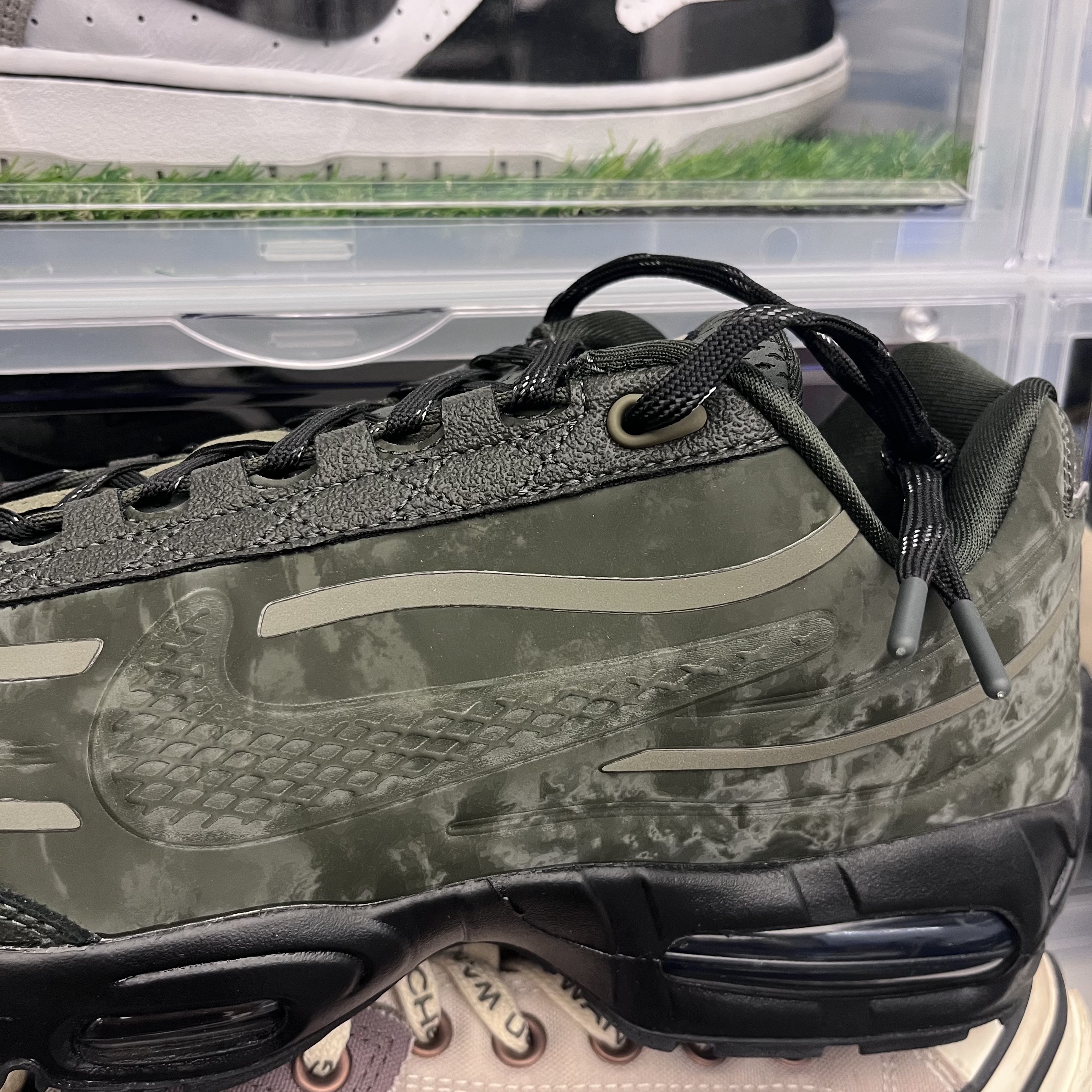 Nike x Worksout Air Max 95 Medium Olive and Sequoia 착용 스타일 - 3