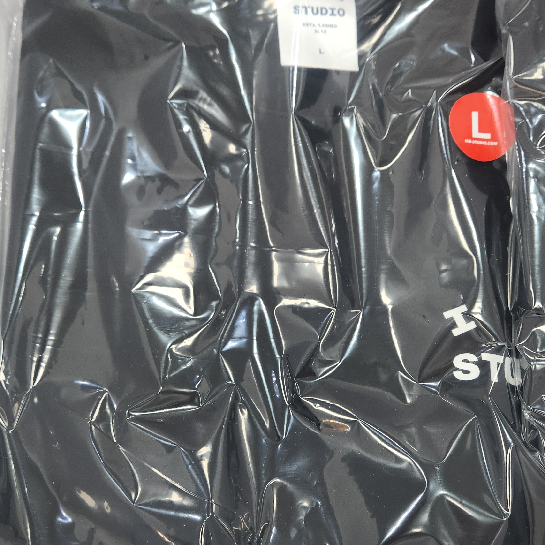 IAB Studio Basic T-Shirt Black White 착용 스타일