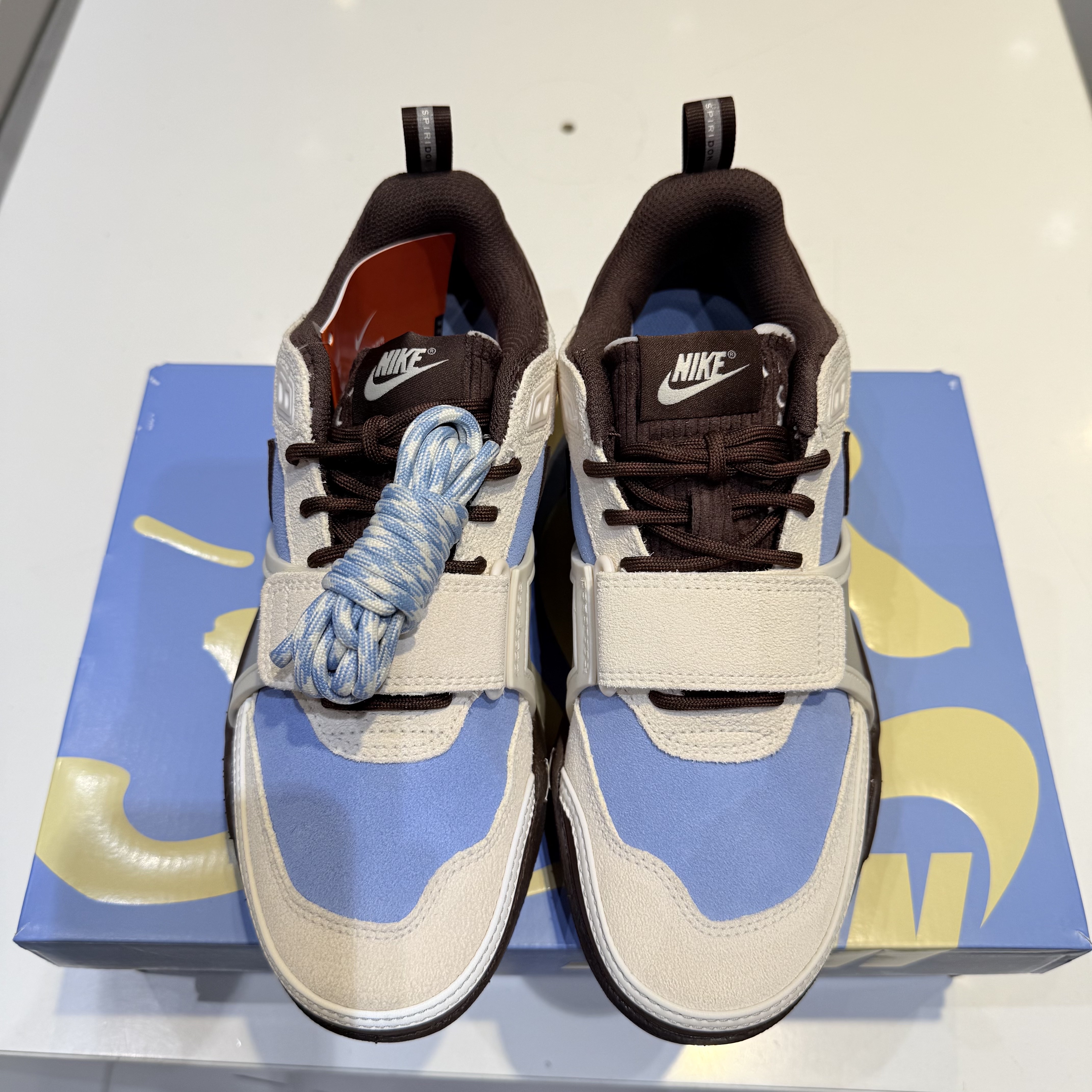 Nike x Travis Scott Zoom Field Jaxx Pale Ivory and Leche Blue 착용 스타일 - 1