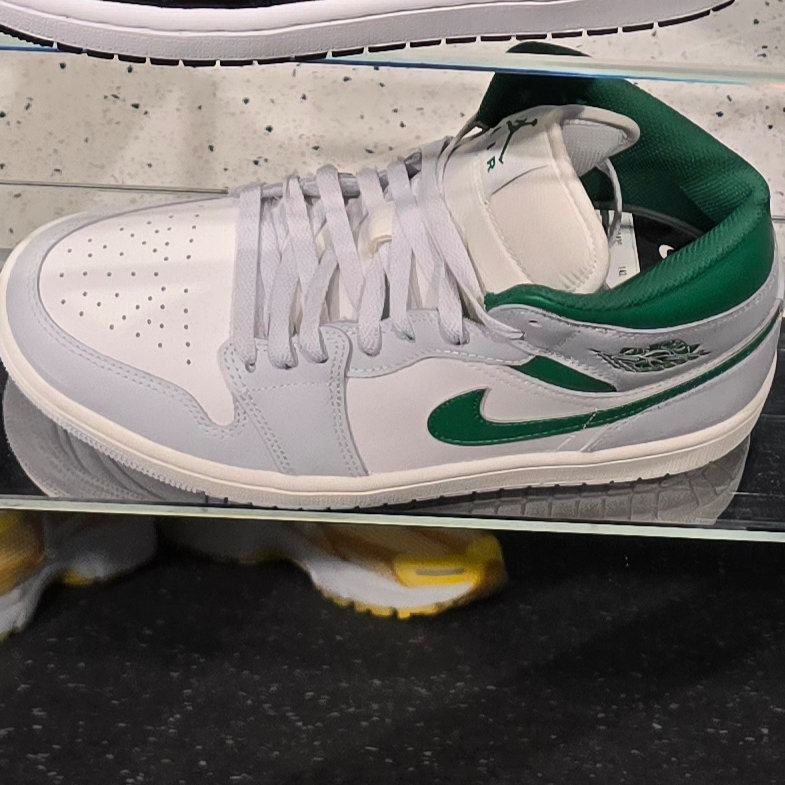 Jordan 1 Mid Summit White Pure Platinum 착용 스타일