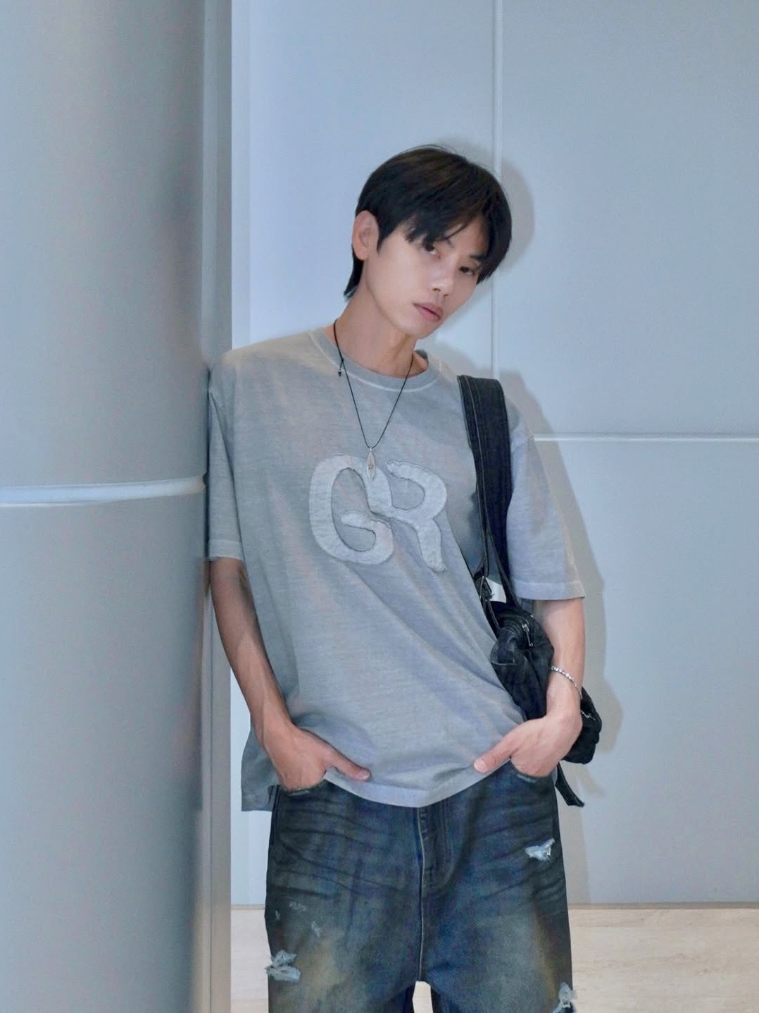 GRAILZ Gr Applique T-Shirts Grey 착용 스타일 - 1