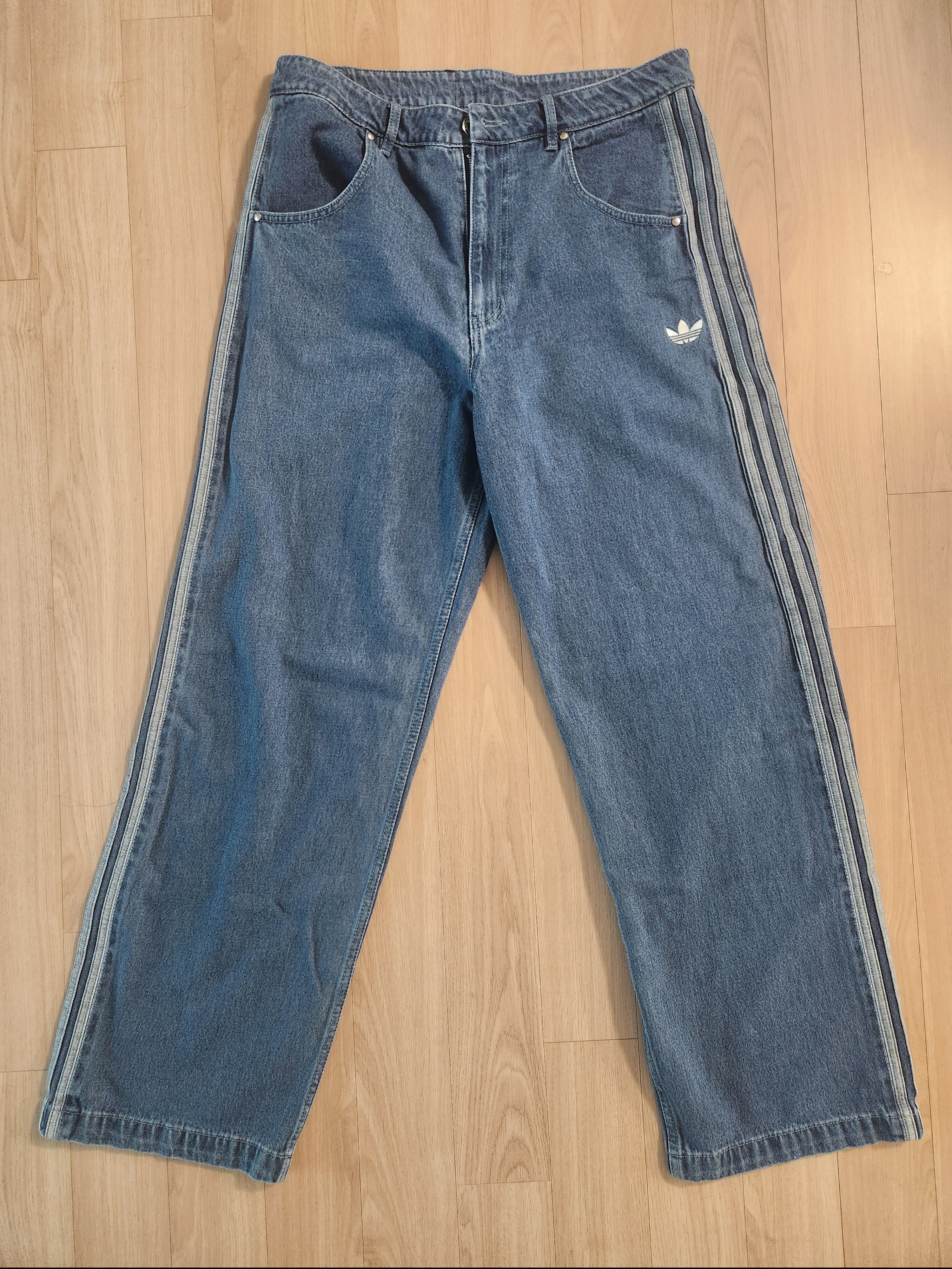 Adidas Adicolor Denim Firebird Pants Medium Blue Denim - KR Sizing 착용 스타일