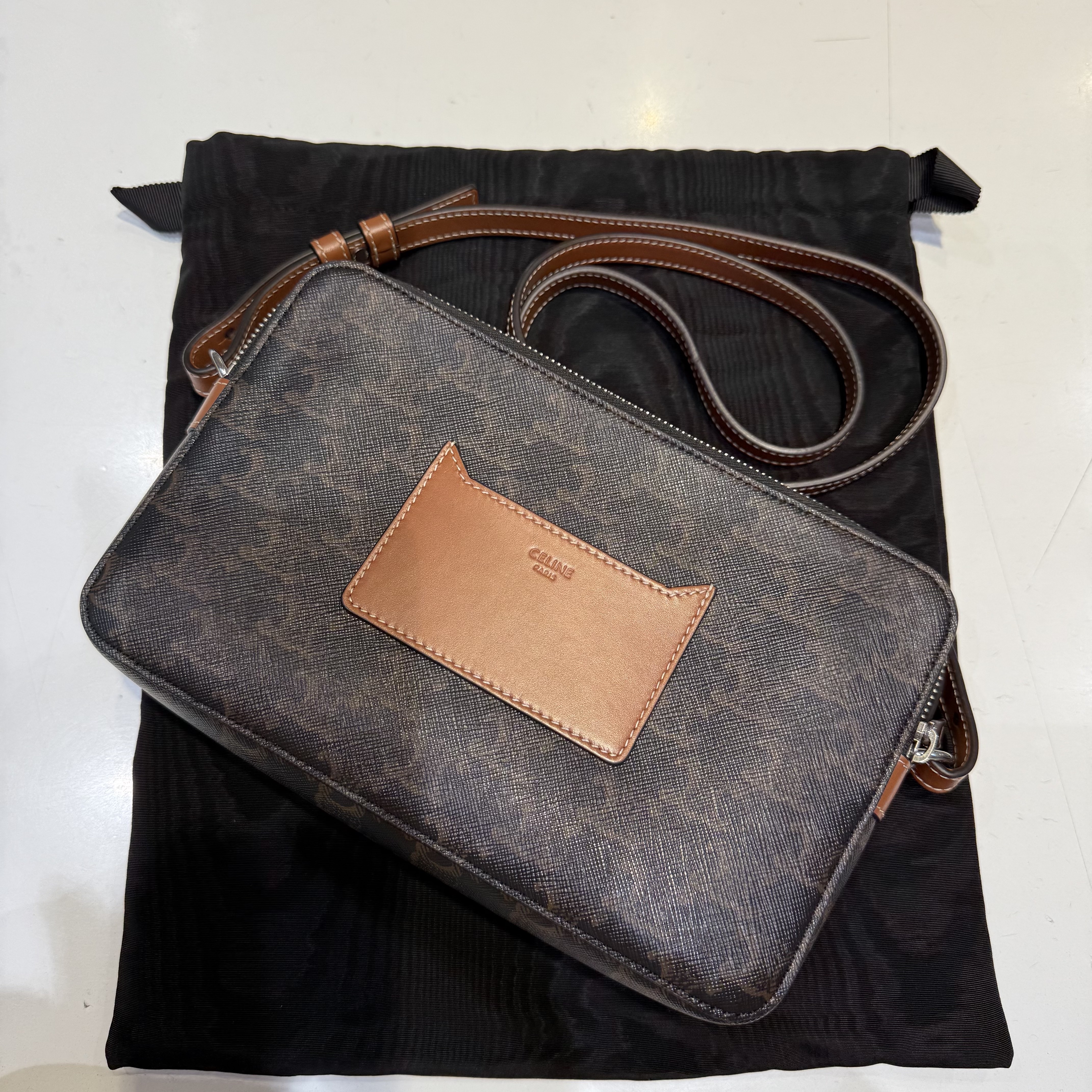 Celine Double Zip Messenger Bag in Triomphe Canvas with Celine Print Tan 착용 스타일 - 2