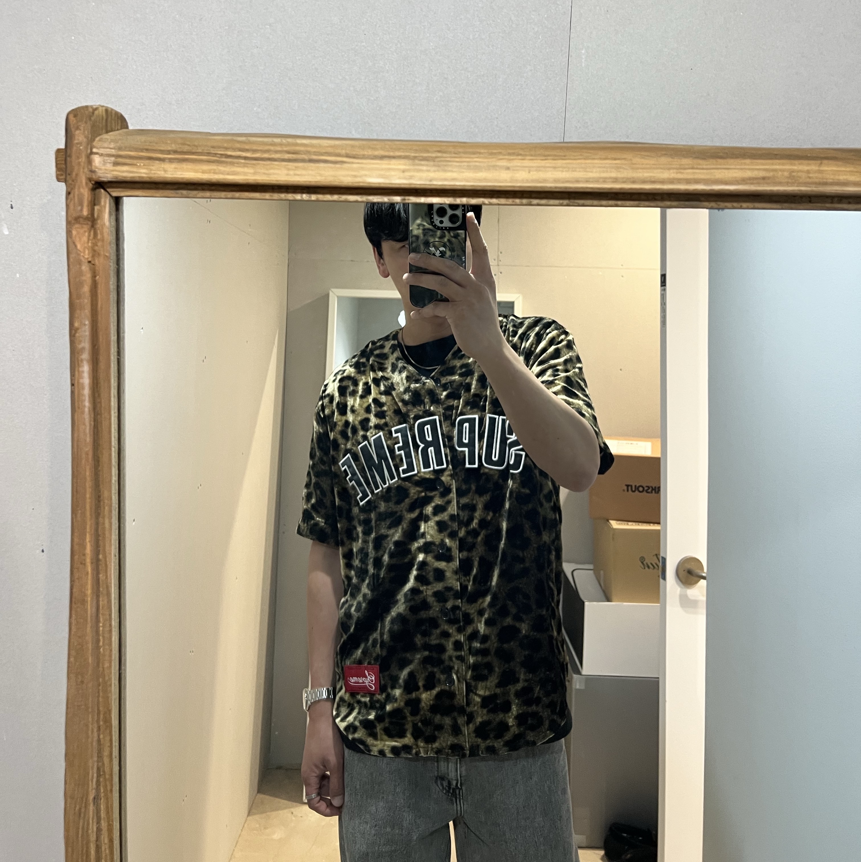Supreme Velvet Baseball Jersey Leopard - 25SS 착용 스타일
