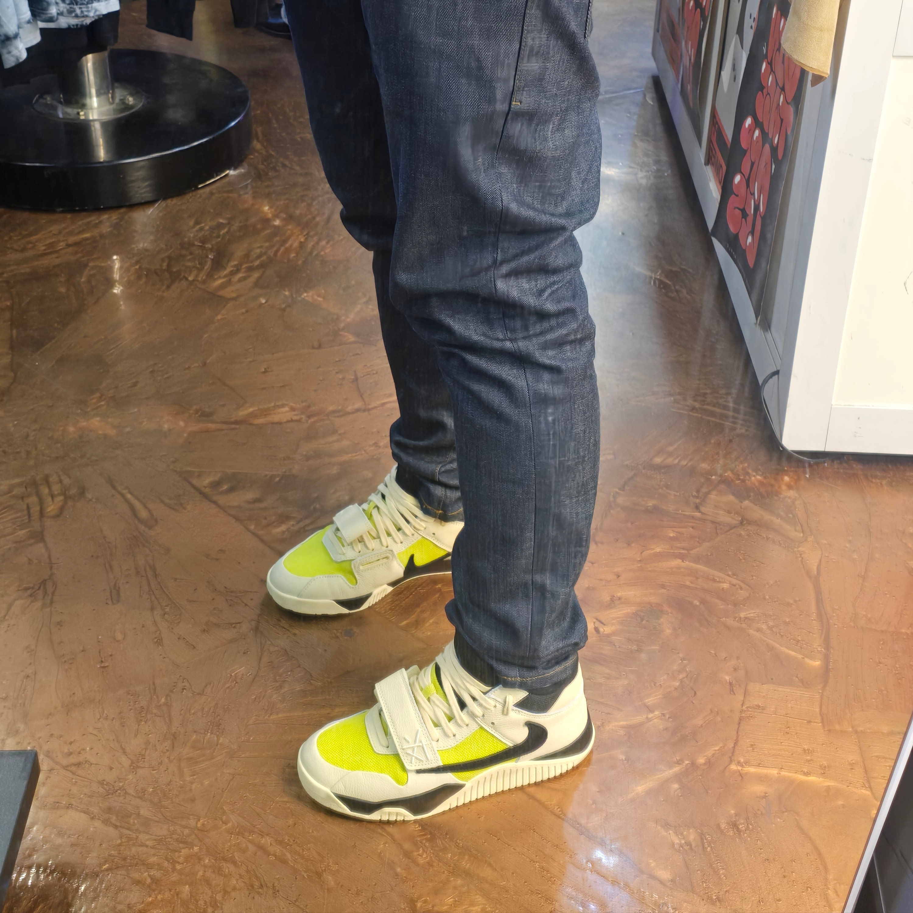 Jordan x Travis Scott Jumpman Jack TR Bright Cactus 착용 스타일 - 2