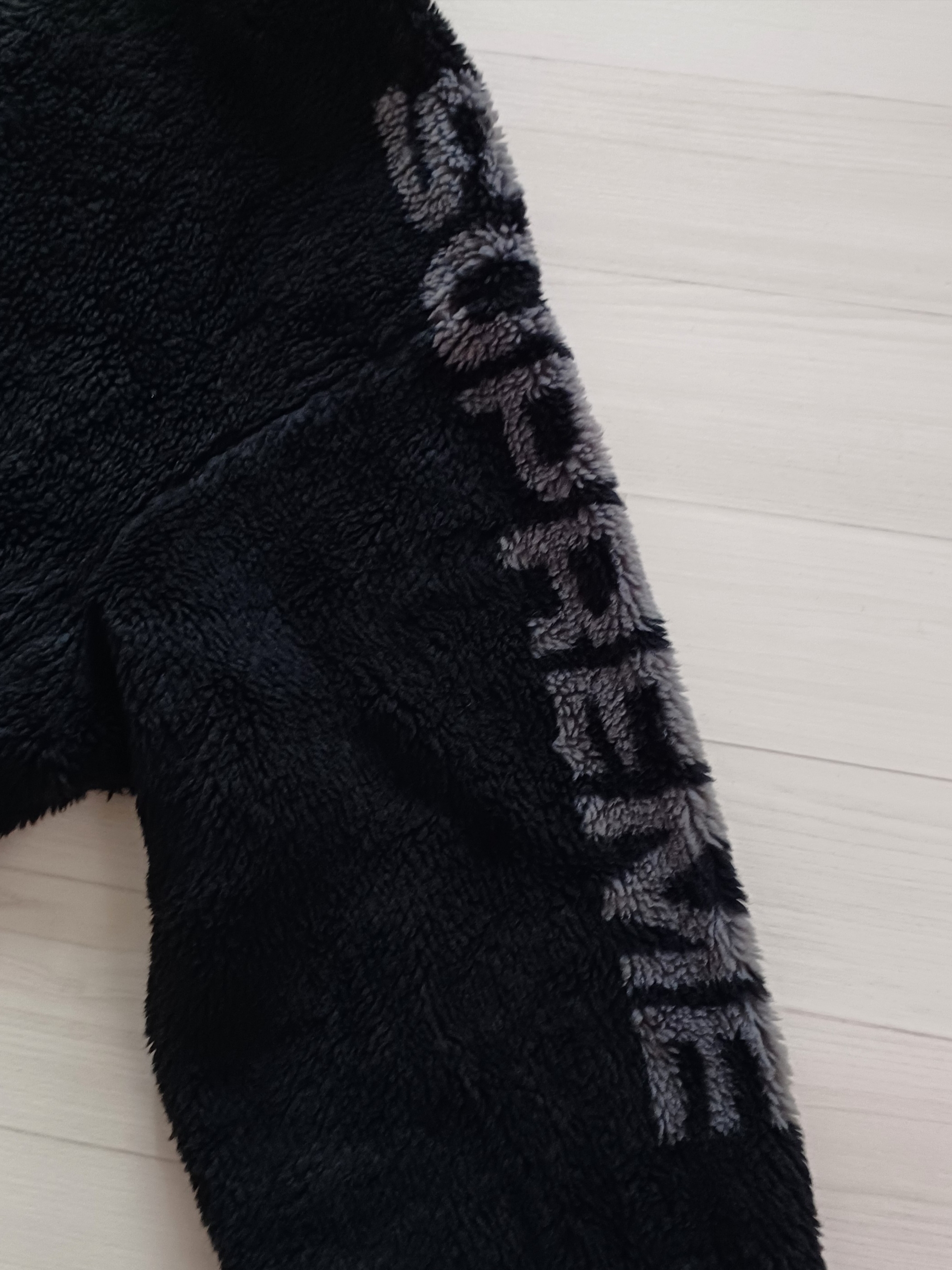 Supreme Shoulder Logo Fleece Jacket Black - 25SS 착용 스타일 - 2