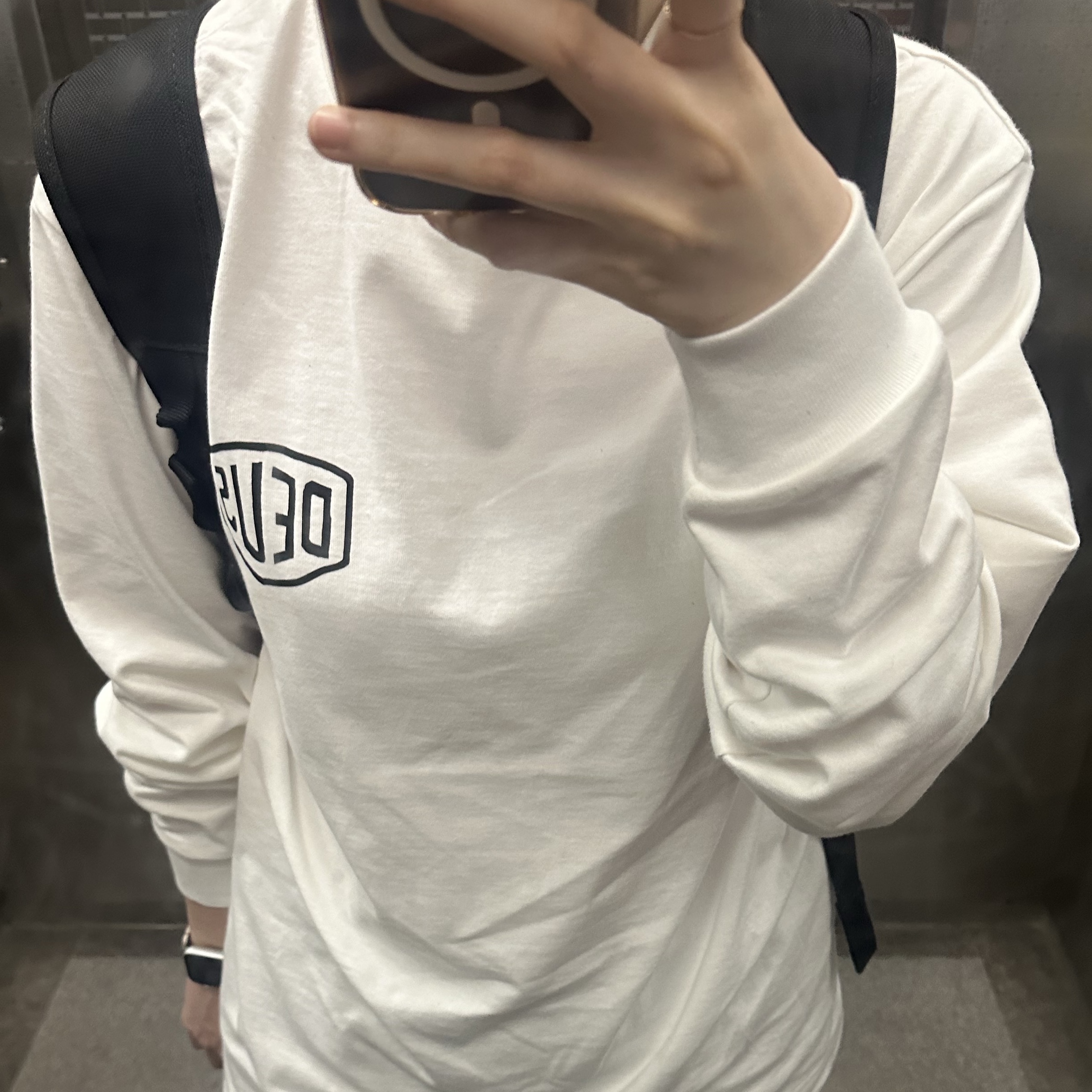 Deus Ex Machina Seoul College Long Sleeve T-Shirt White 착용 스타일