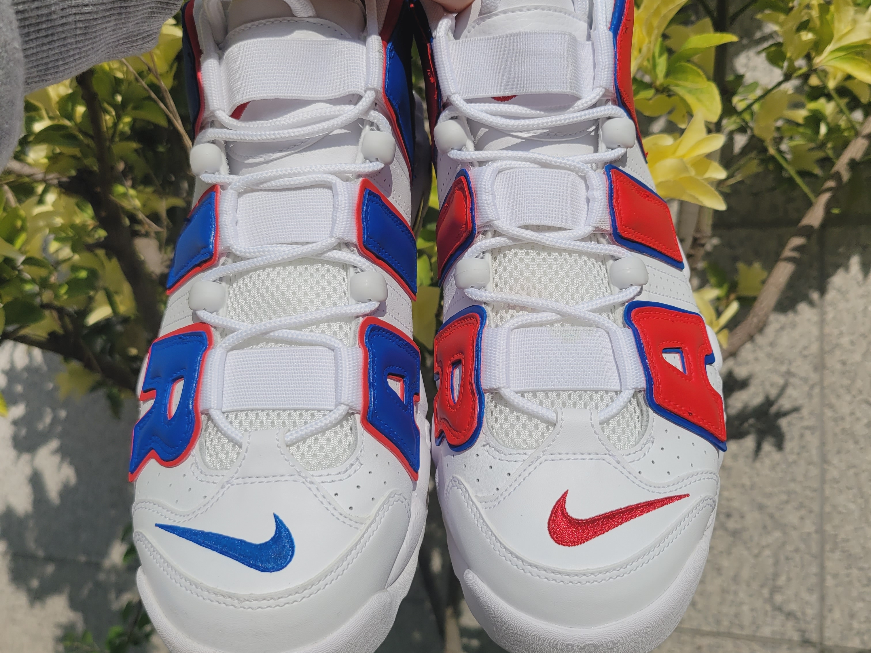 Nike Air More Uptempo White Varsity Red 2018 착용 스타일 - 3