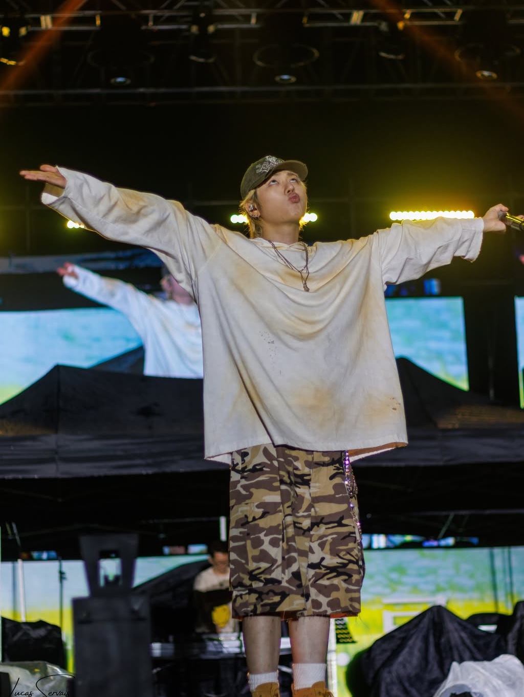 Undermycar Mu.45 Anti Fxxking Logo Play Big Cargo Rip-Camo Shorts Camo Beige, Undermycar Mu.46 Anti Fxxking Logo Play Big Cargo Rip-Camo Shorts Camo Gray 착용 스타일