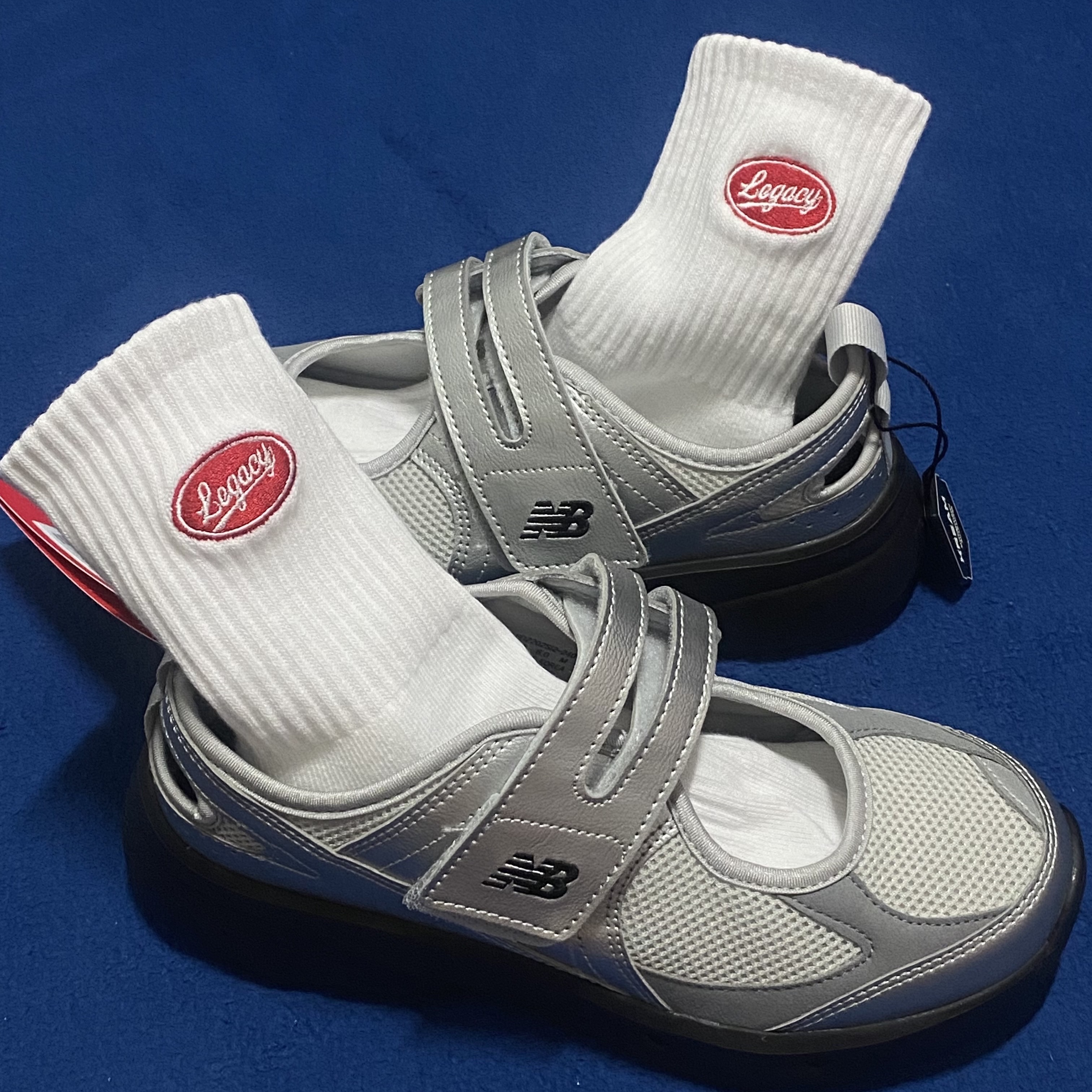 (W) New Balance Breeze SD2202 Metalic Silver 착용 스타일